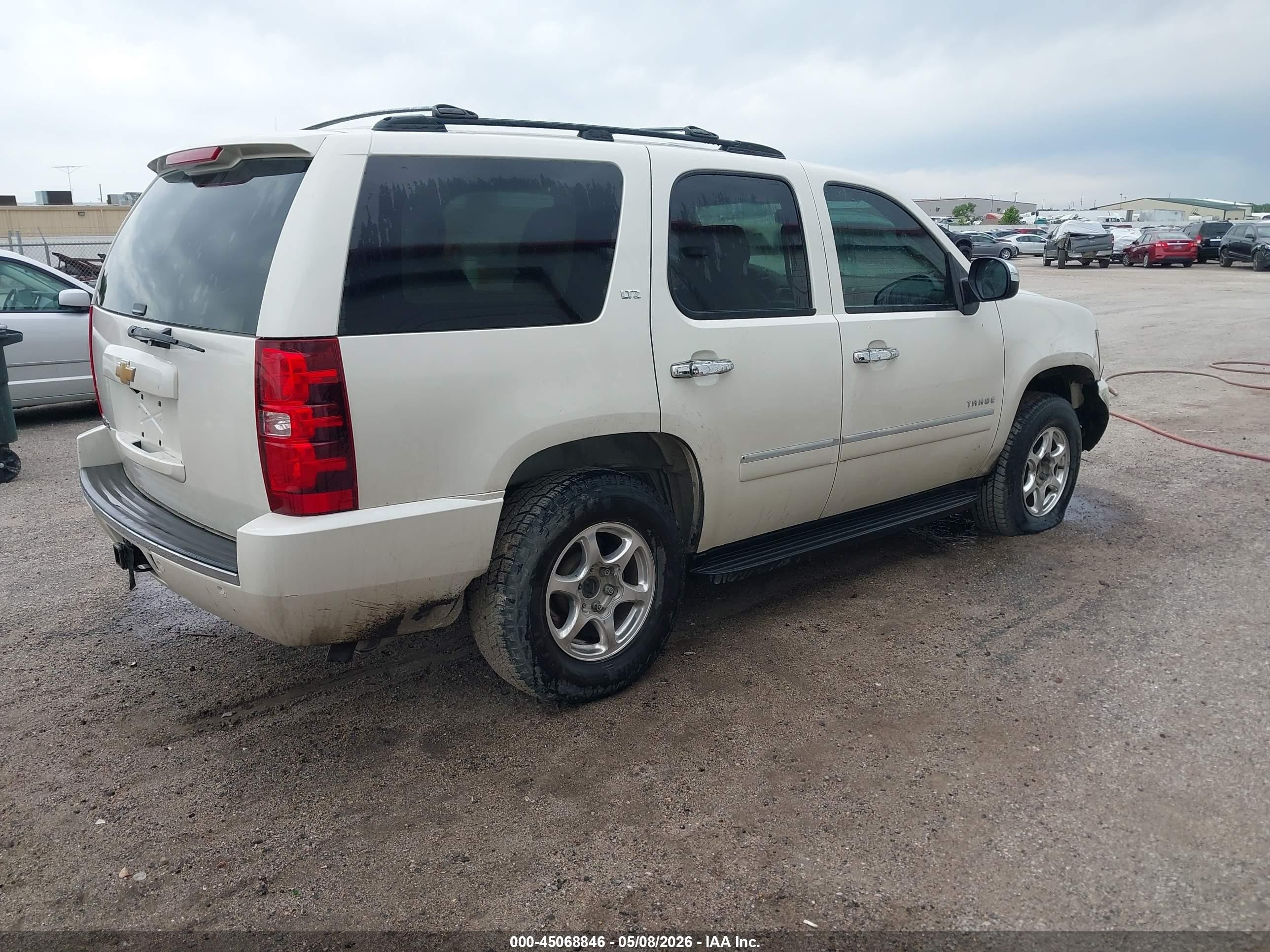 2014 Chevrolet Tahoe Ltz Beige vin: 1GNSKCE08ER159341