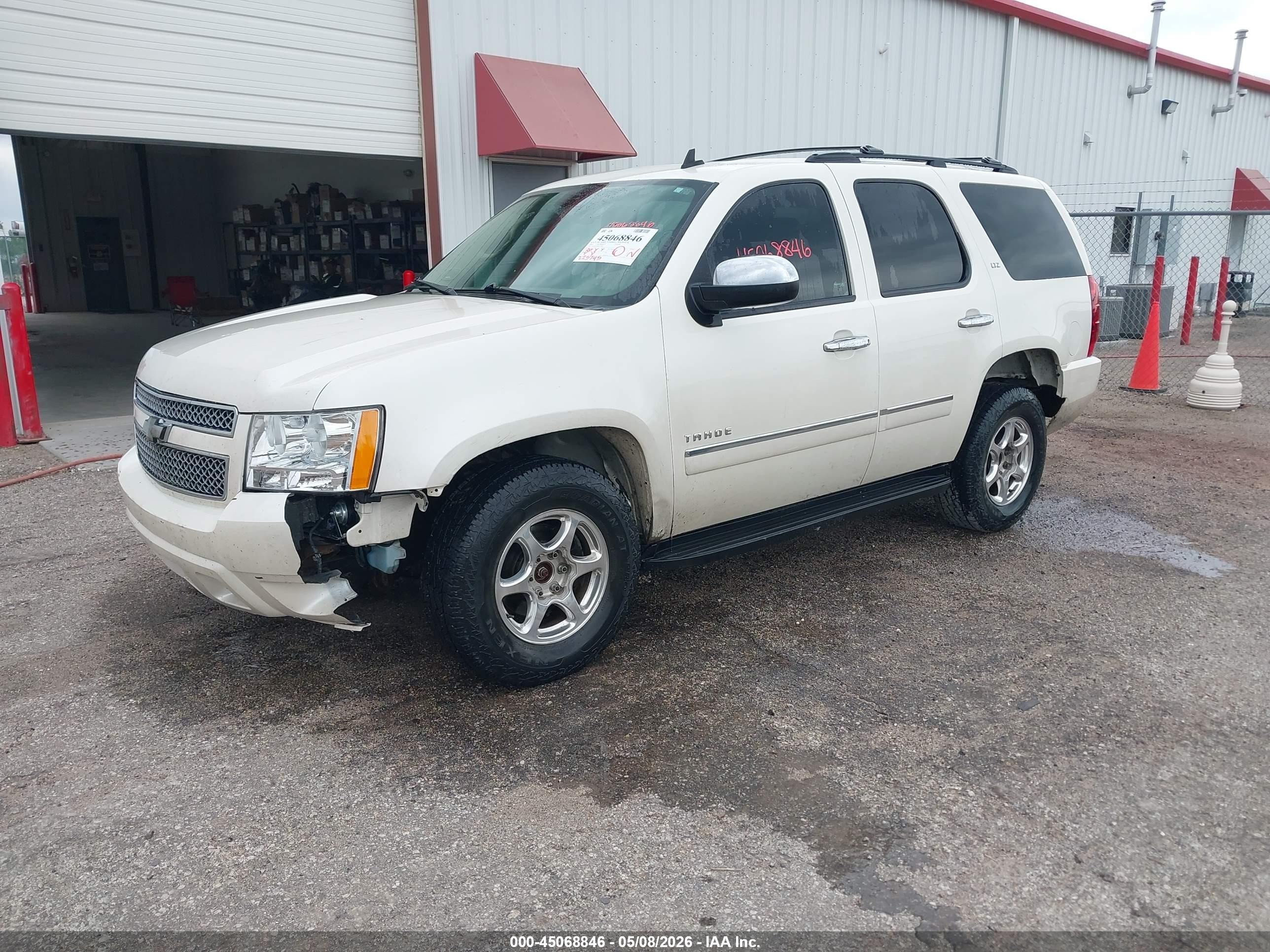 2014 Chevrolet Tahoe Ltz Beige vin: 1GNSKCE08ER159341
