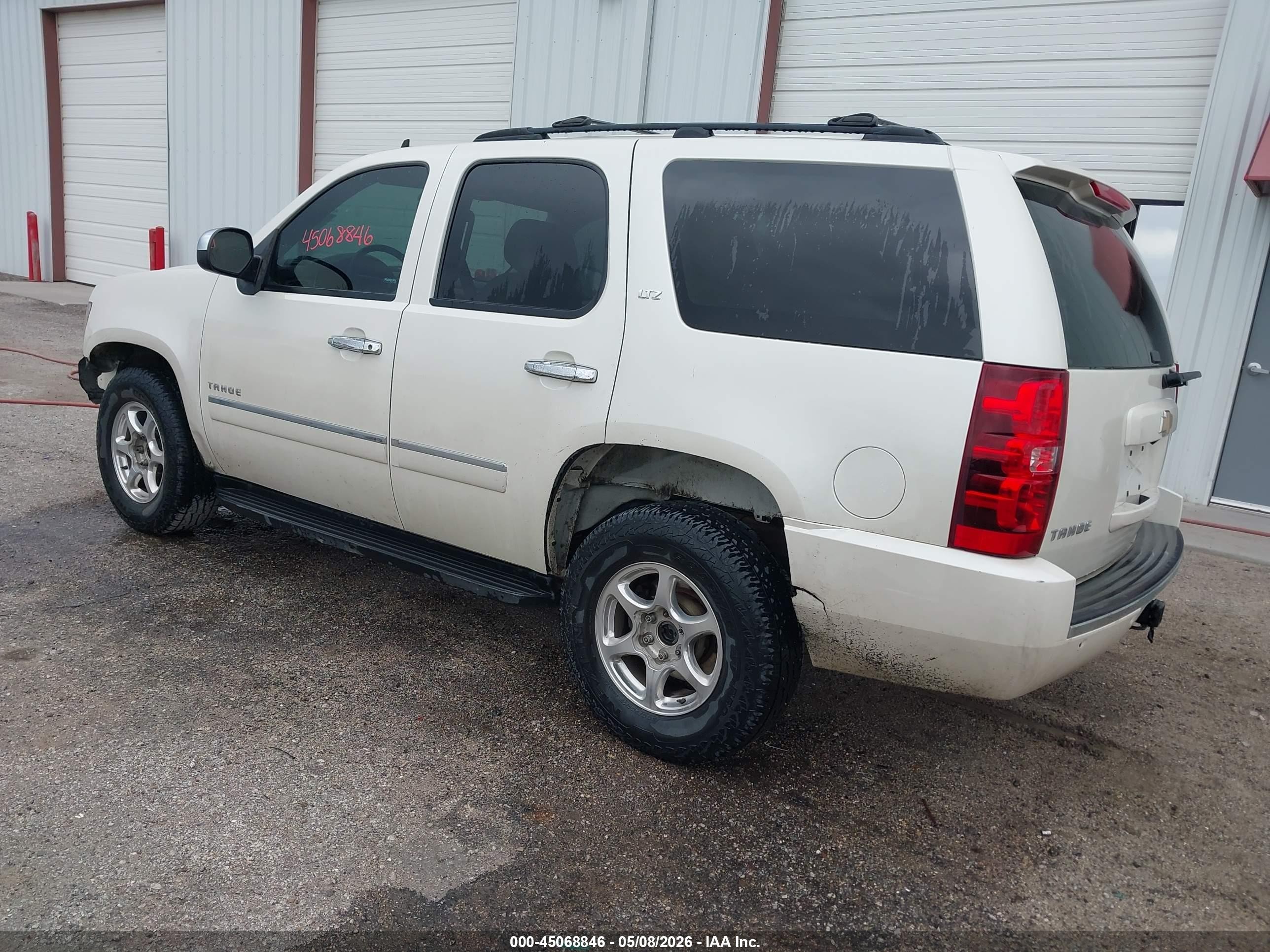 2014 Chevrolet Tahoe Ltz Beige vin: 1GNSKCE08ER159341