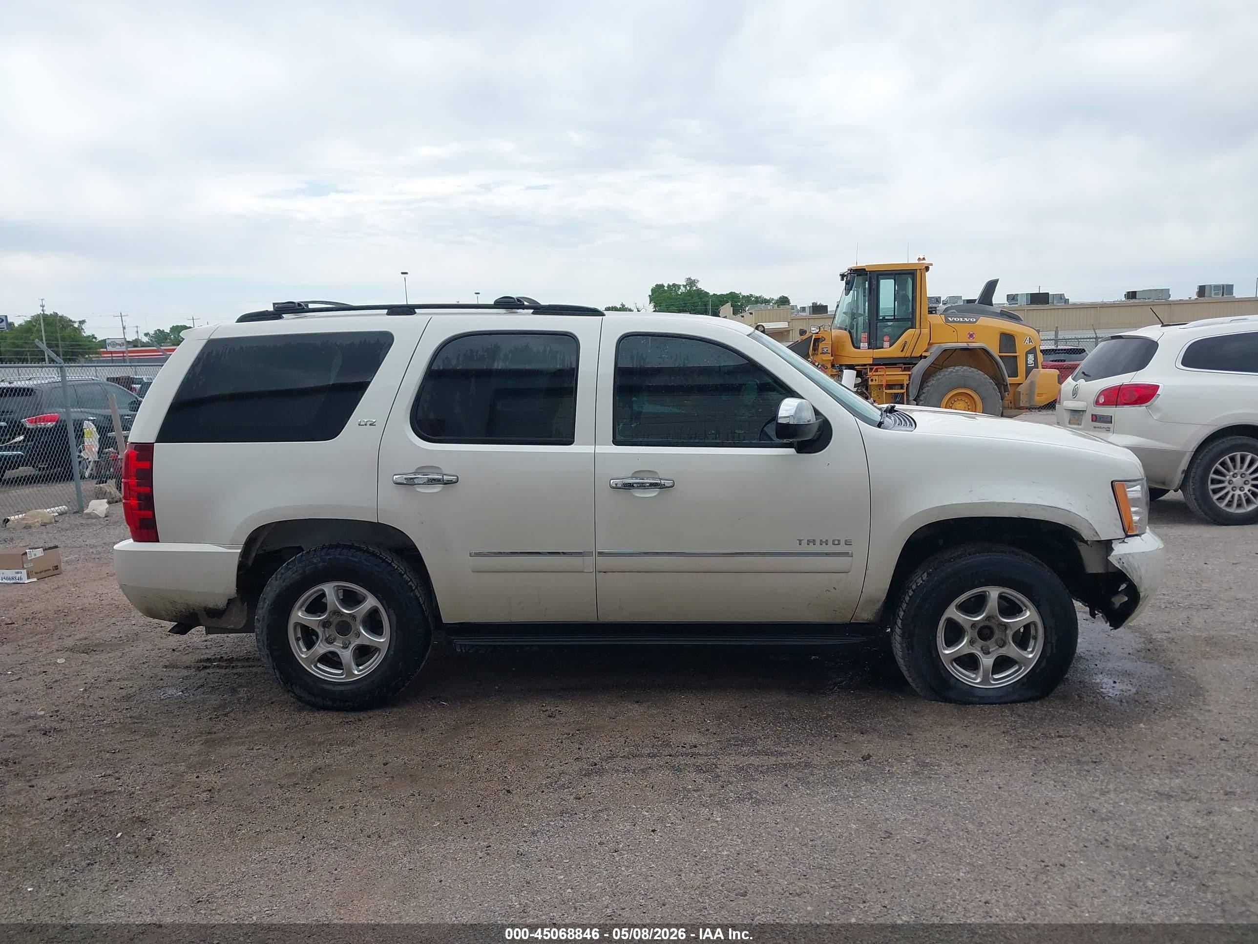2014 Chevrolet Tahoe Ltz Beige vin: 1GNSKCE08ER159341