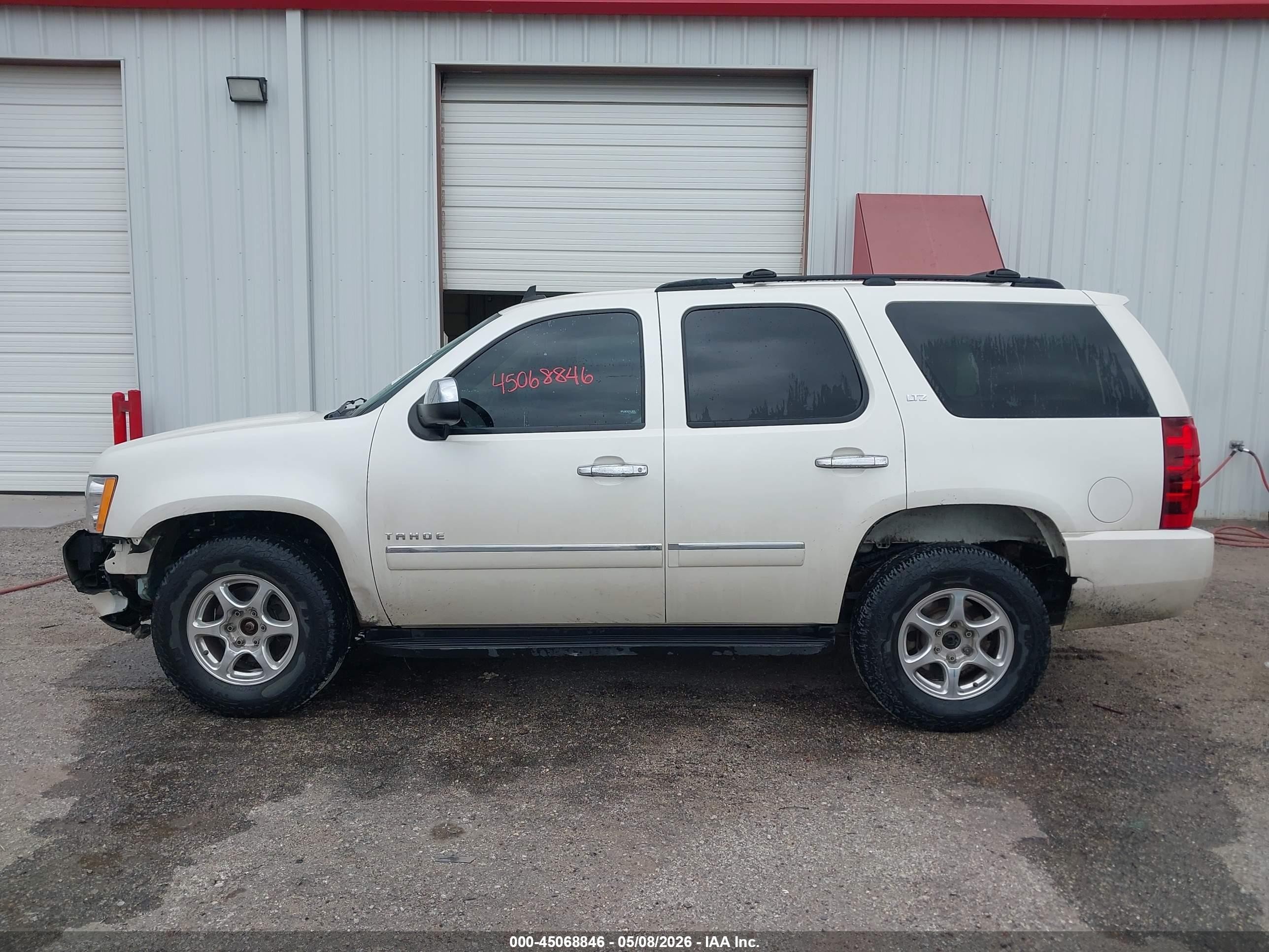 2014 Chevrolet Tahoe Ltz Beige vin: 1GNSKCE08ER159341