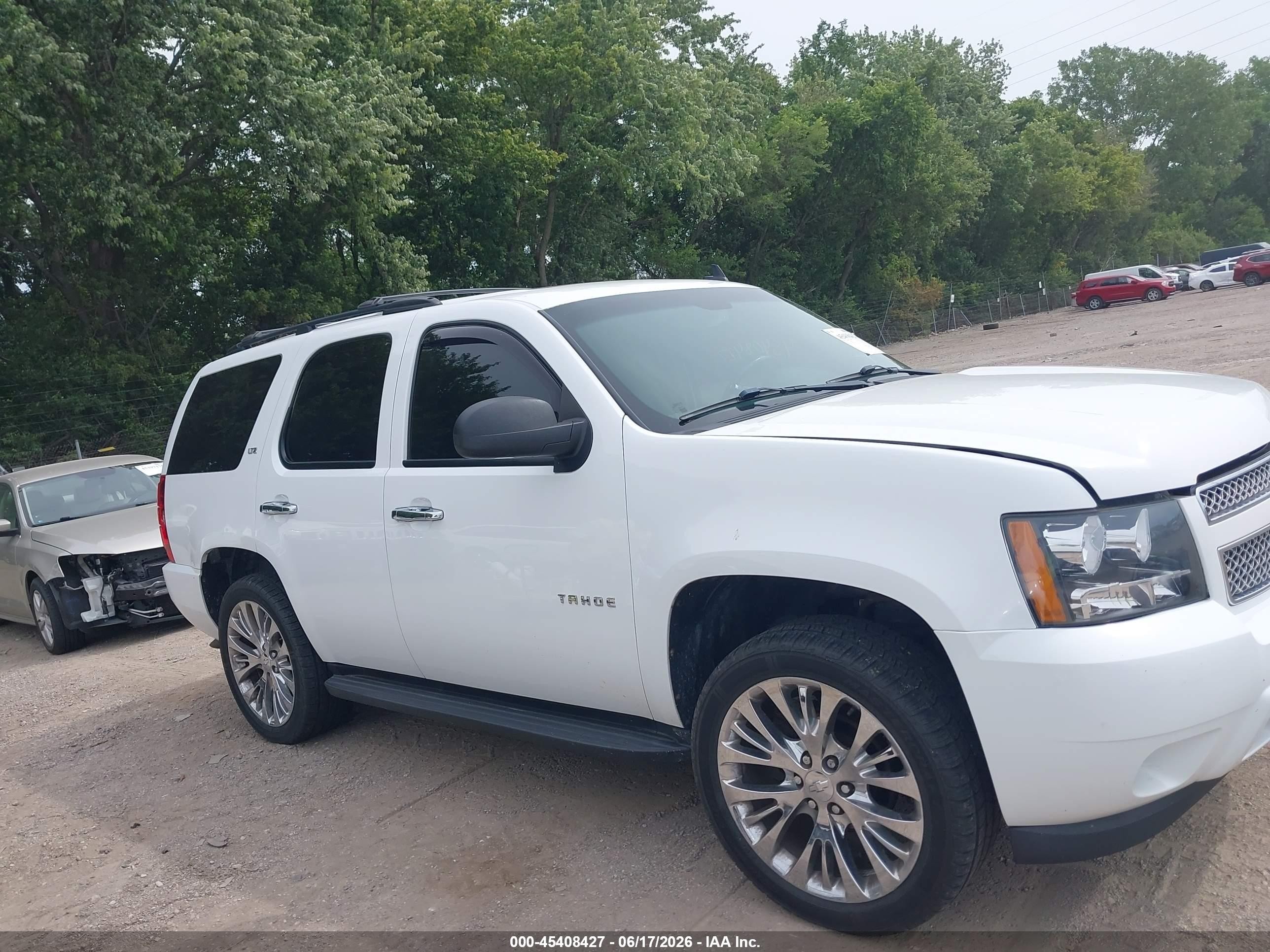 2012 Chevrolet Tahoe Ltz White vin: 1GNSKCE09CR212108