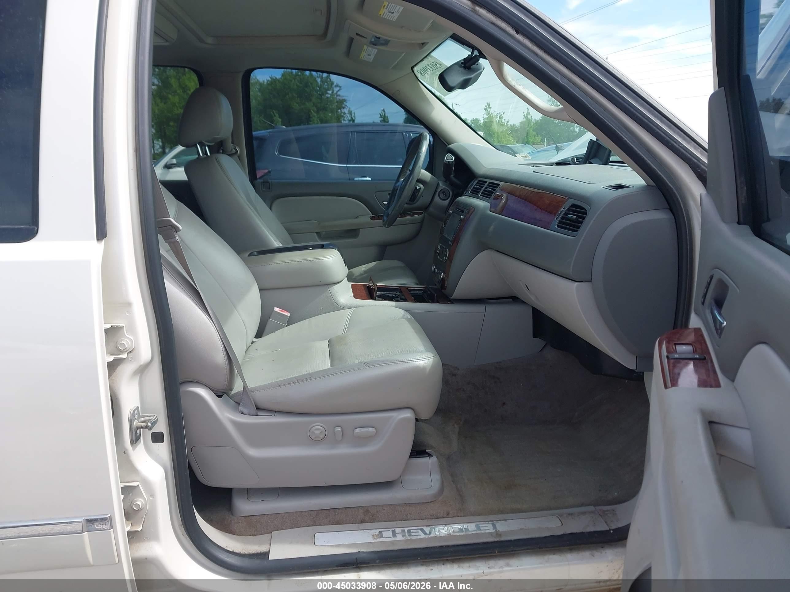 2012 Chevrolet Tahoe Ltz White vin: 1GNSKCE09CR241463