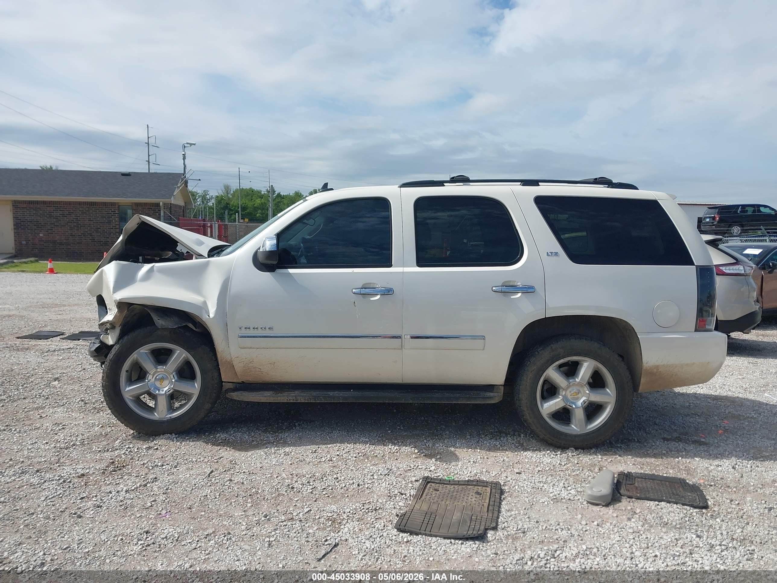 2012 Chevrolet Tahoe Ltz White vin: 1GNSKCE09CR241463