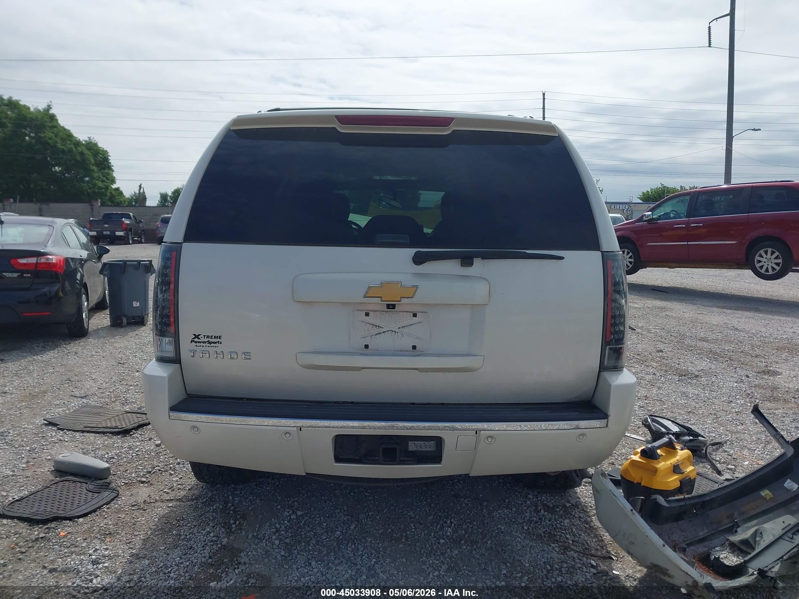 2012 Chevrolet Tahoe Ltz White vin: 1GNSKCE09CR241463