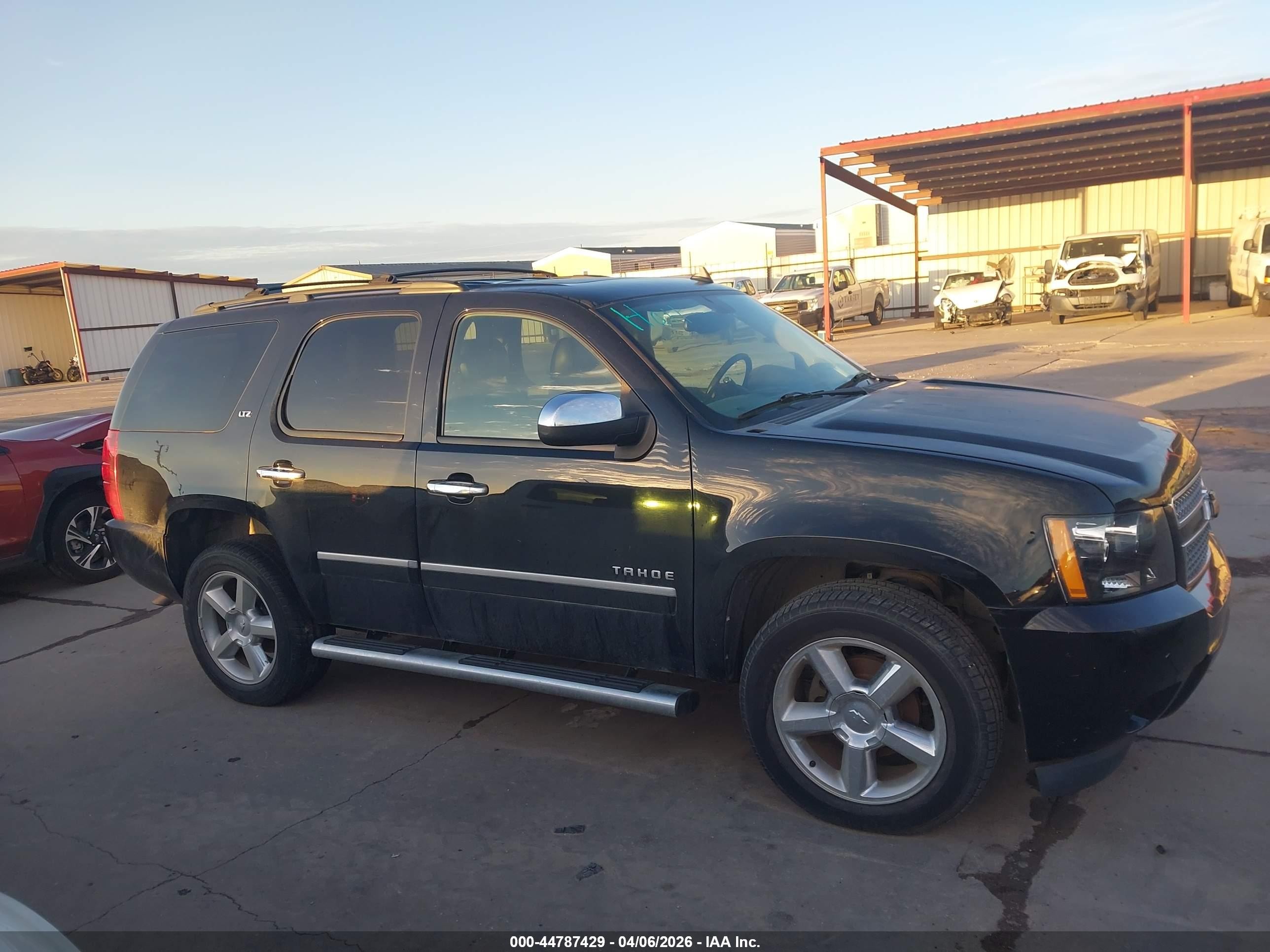2014 Chevrolet Tahoe Ltz Black vin: 1GNSKCE09ER131581