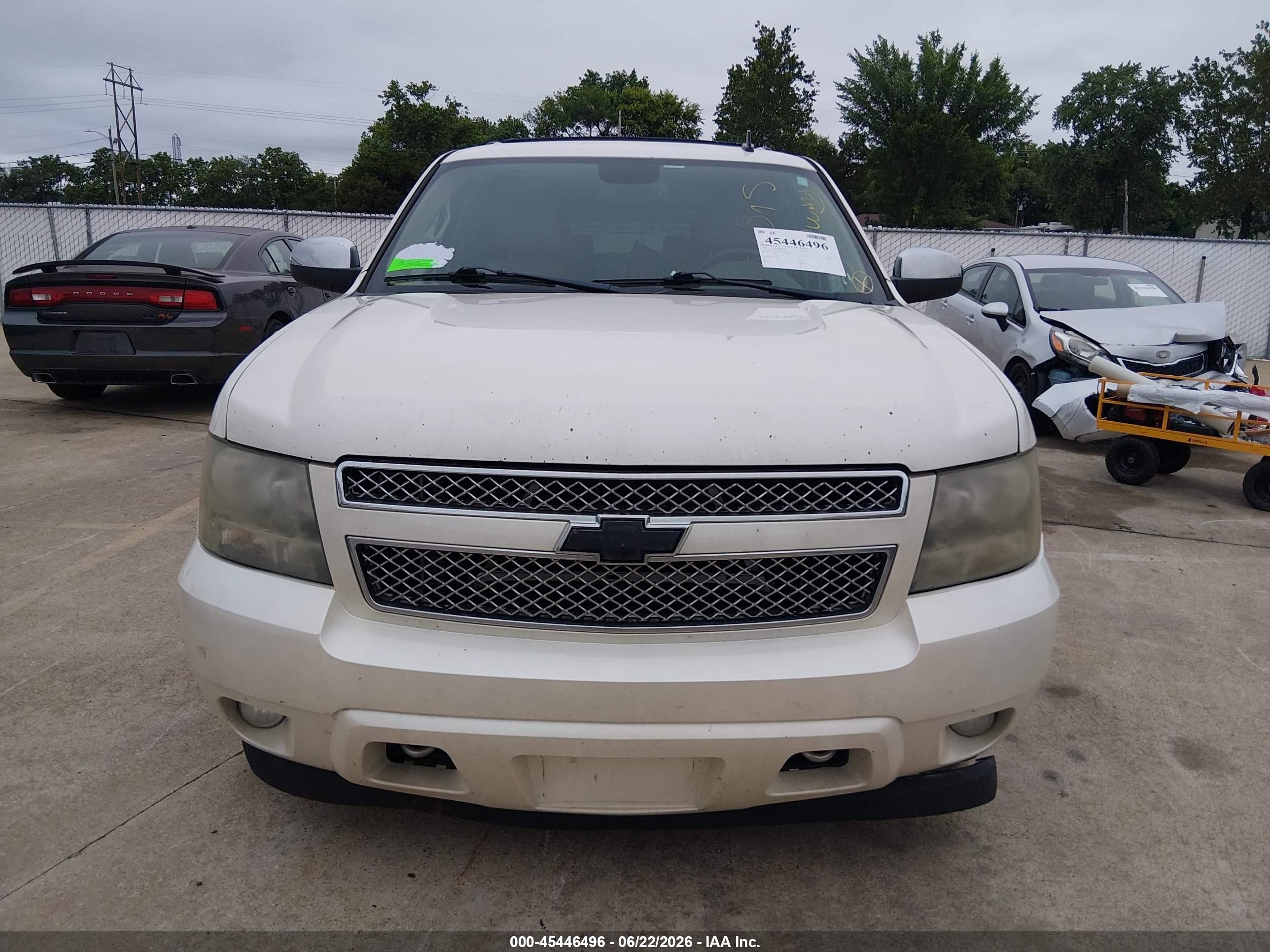 2011 Chevrolet Tahoe Ltz Белый vin: 1GNSKCE0XBR265222