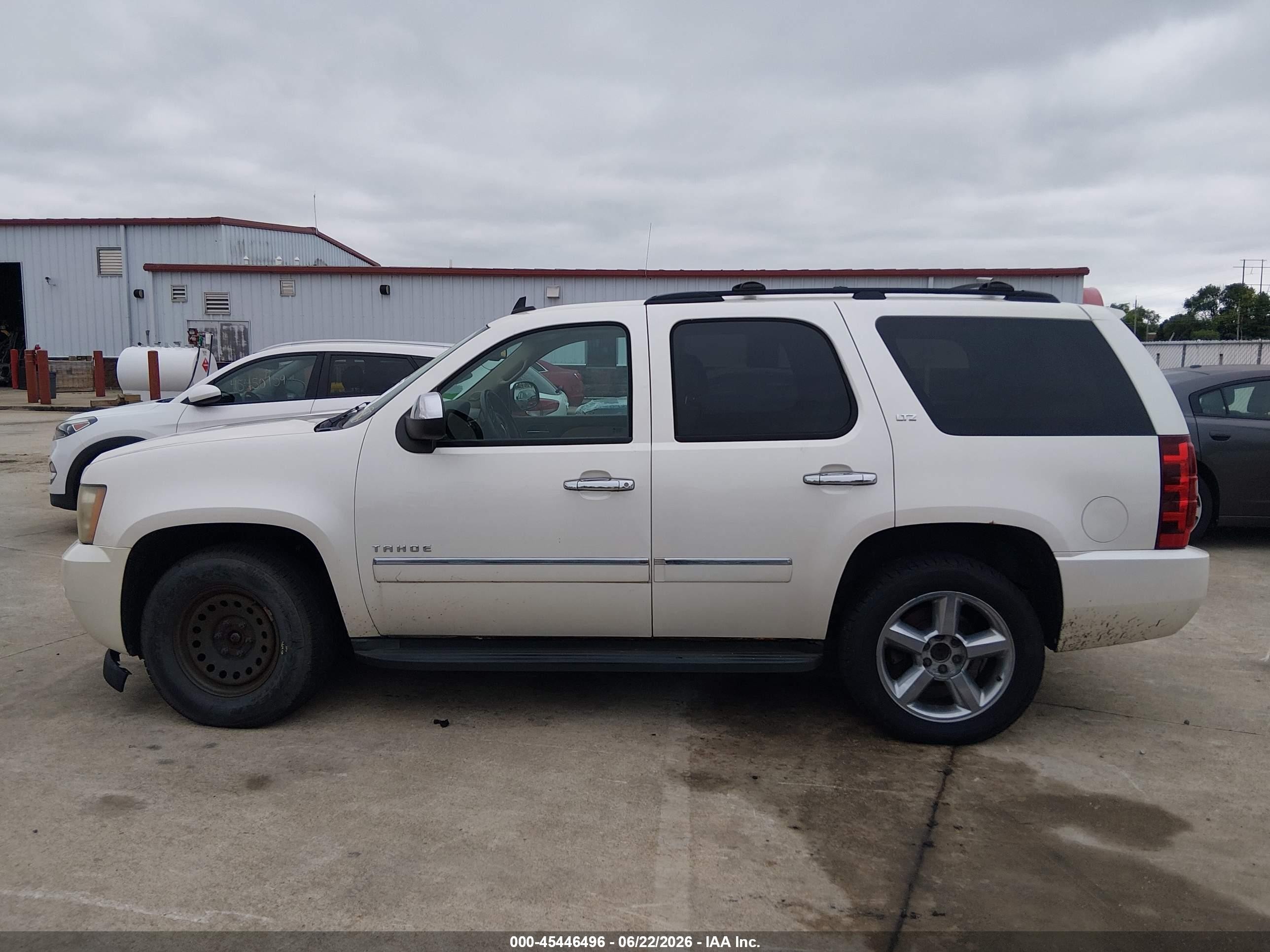 2011 Chevrolet Tahoe Ltz Белый vin: 1GNSKCE0XBR265222