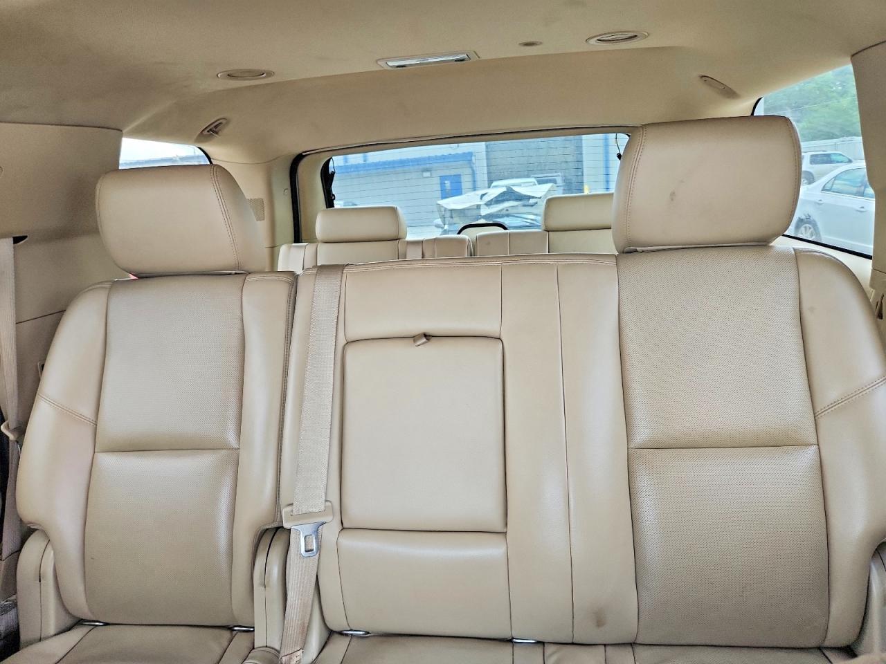 2011 Chevrolet Tahoe K1500 Ltz White vin: 1GNSKCE0XBR350643