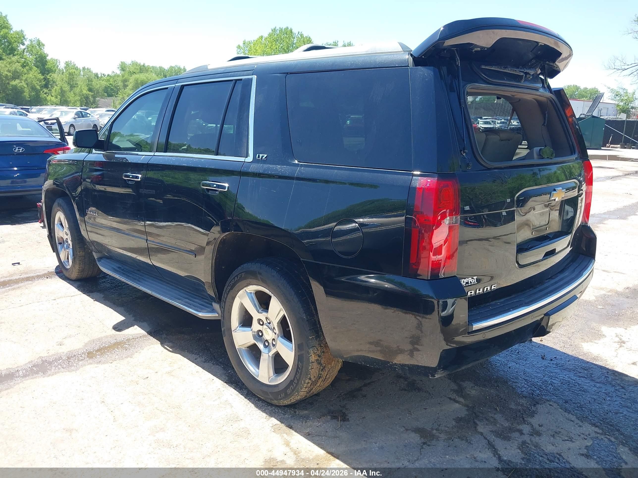2015 Chevrolet Tahoe Ltz Black vin: 1GNSKCKC1FR100423