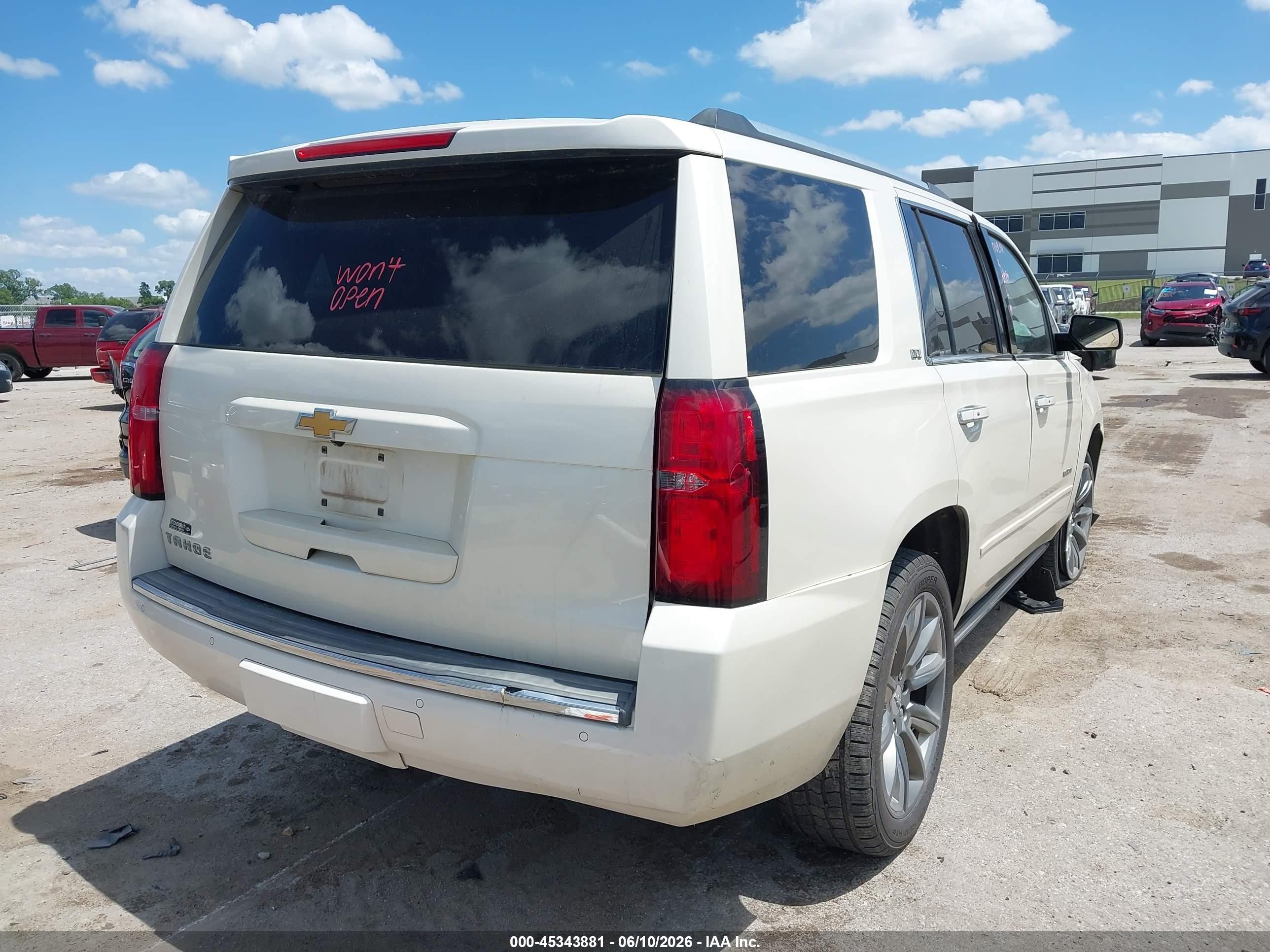 2015 Chevrolet Tahoe Ltz White vin: 1GNSKCKC1FR652620