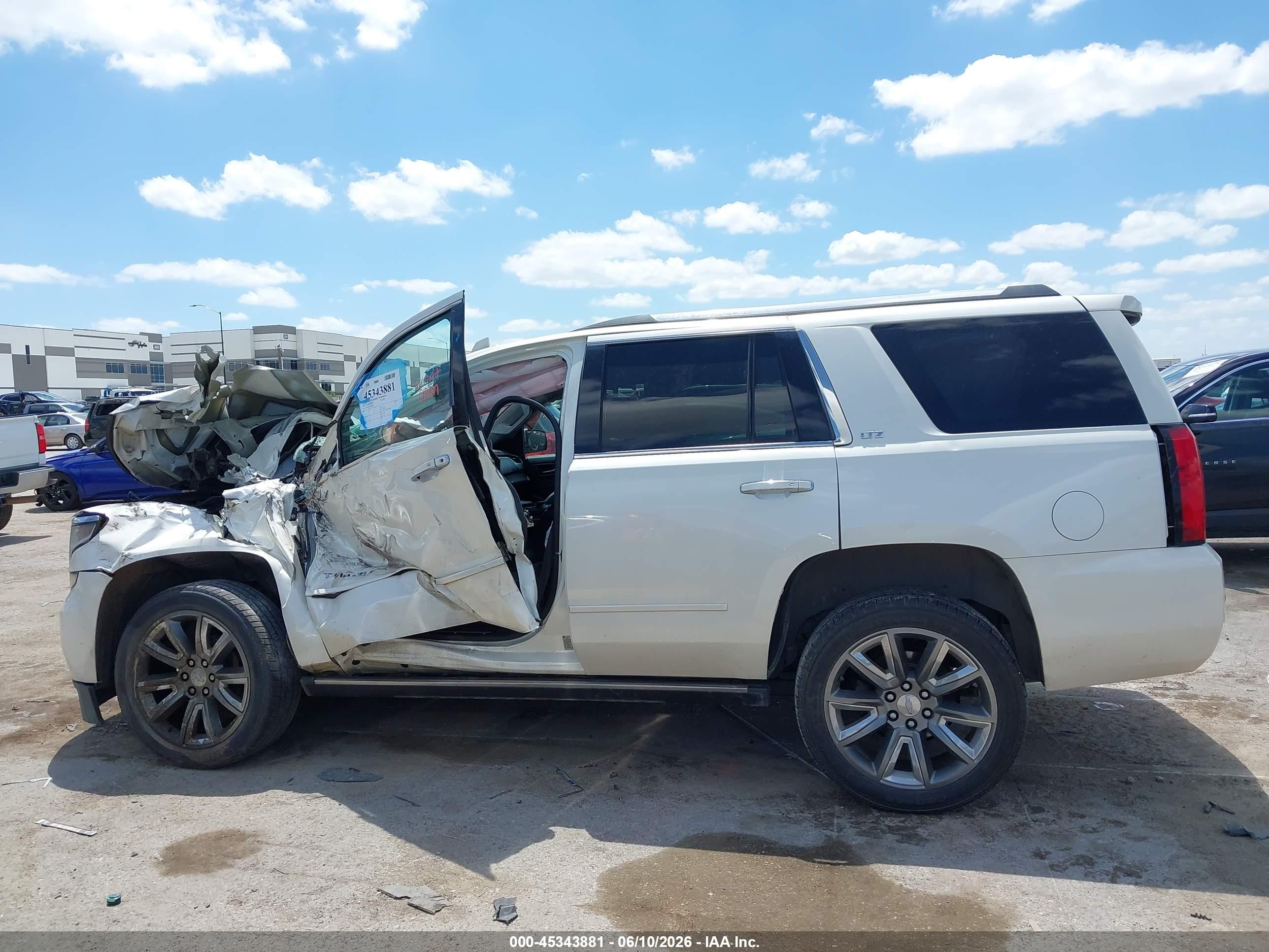 2015 Chevrolet Tahoe Ltz White vin: 1GNSKCKC1FR652620