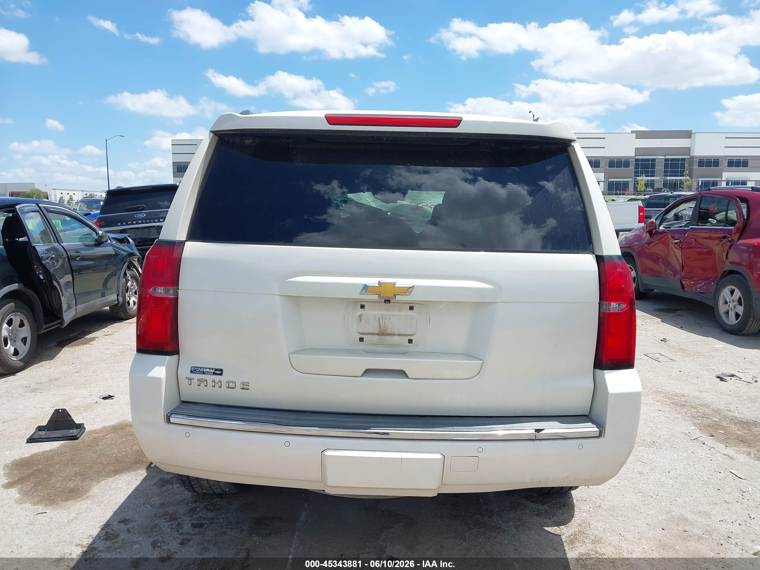 2015 Chevrolet Tahoe Ltz White vin: 1GNSKCKC1FR652620