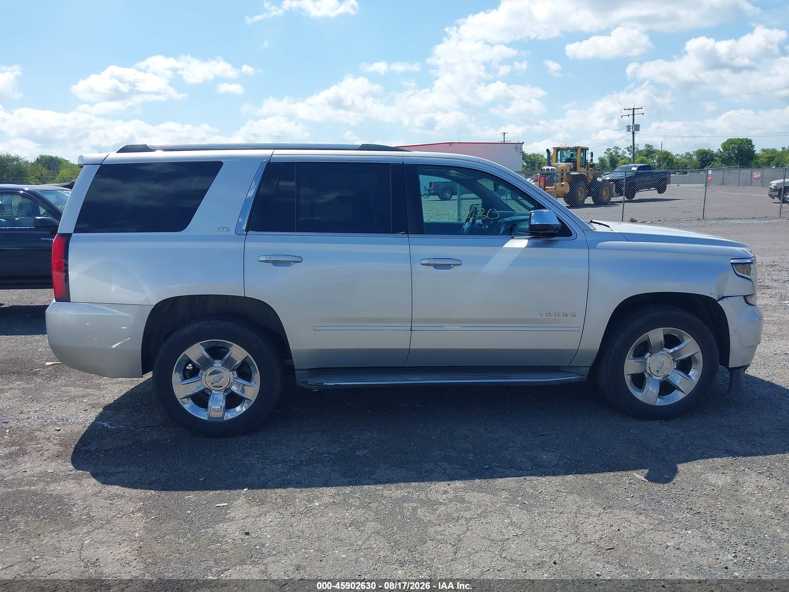 2015 Chevrolet Tahoe Ltz Серебряный vin: 1GNSKCKC2FR218206
