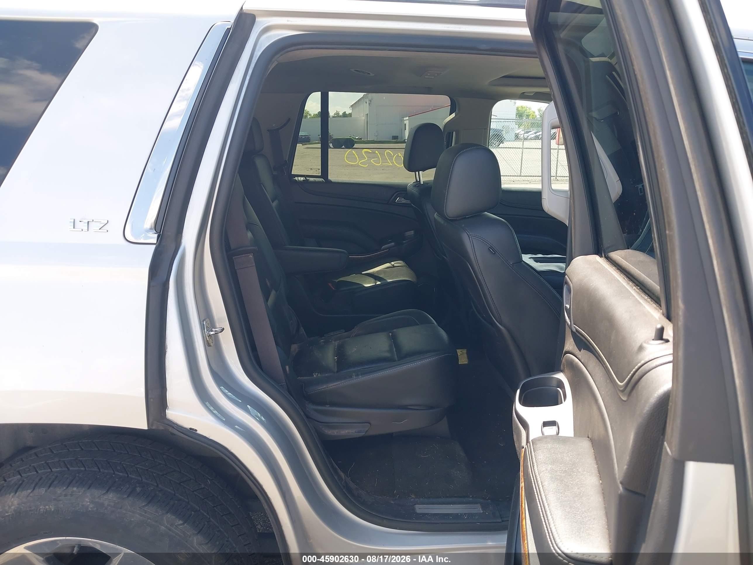 2015 Chevrolet Tahoe Ltz Серебряный vin: 1GNSKCKC2FR218206