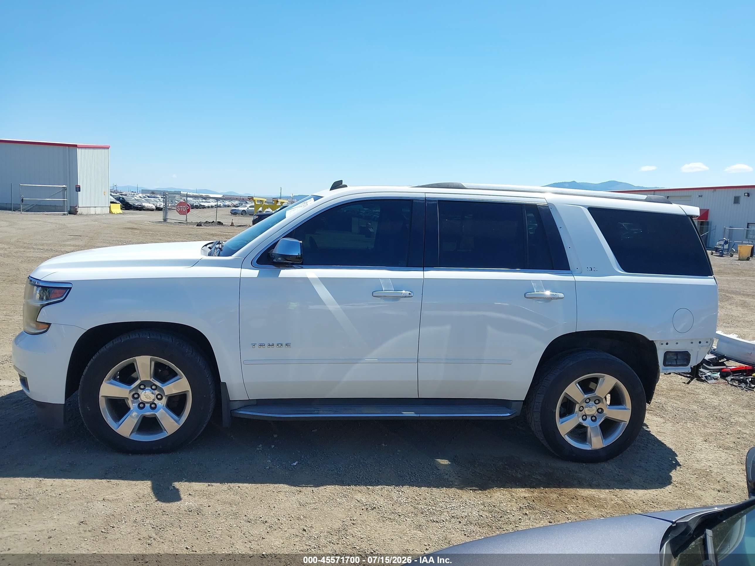 2015 Chevrolet Tahoe Ltz White vin: 1GNSKCKC2FR252677
