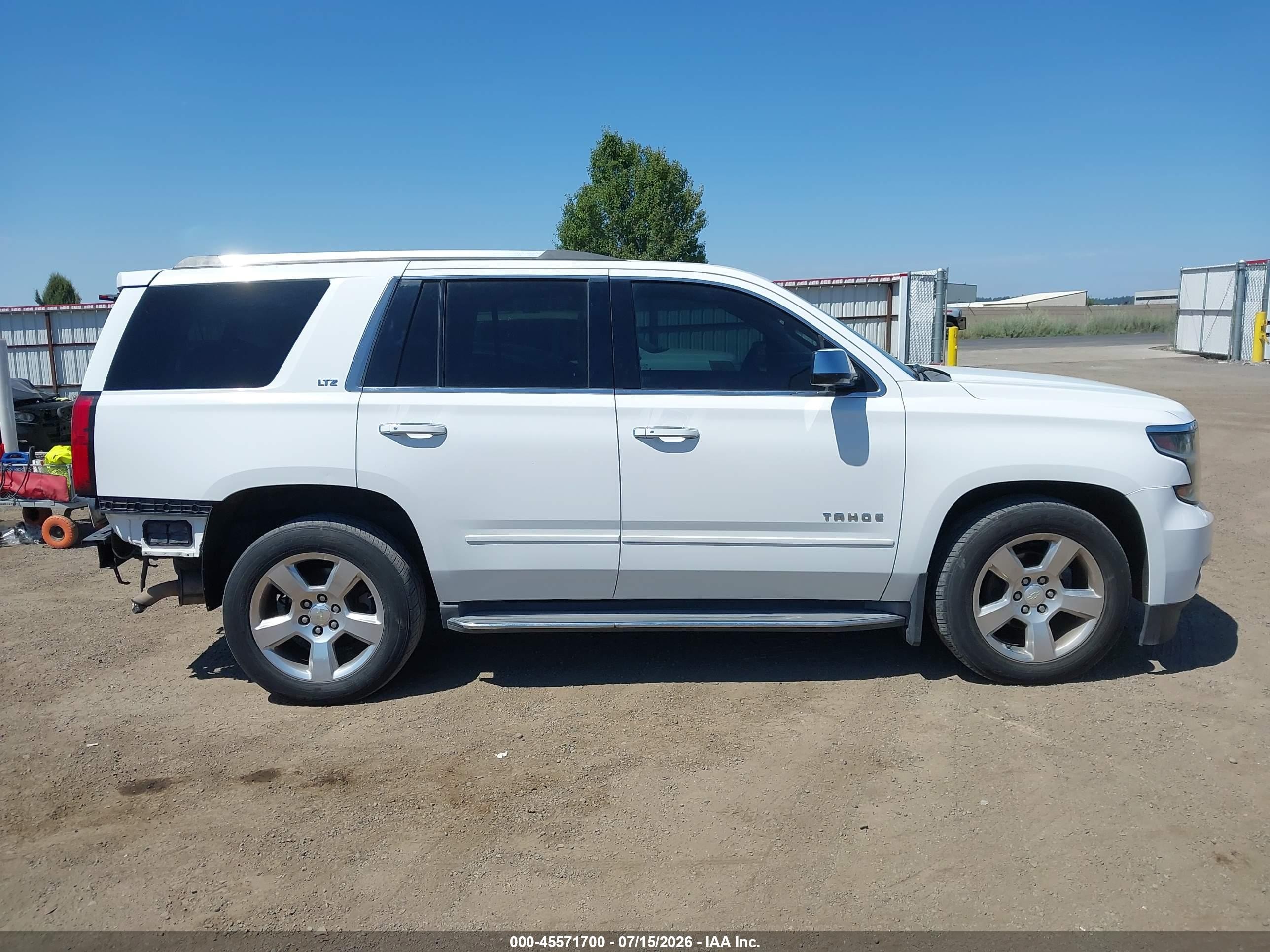 2015 Chevrolet Tahoe Ltz White vin: 1GNSKCKC2FR252677