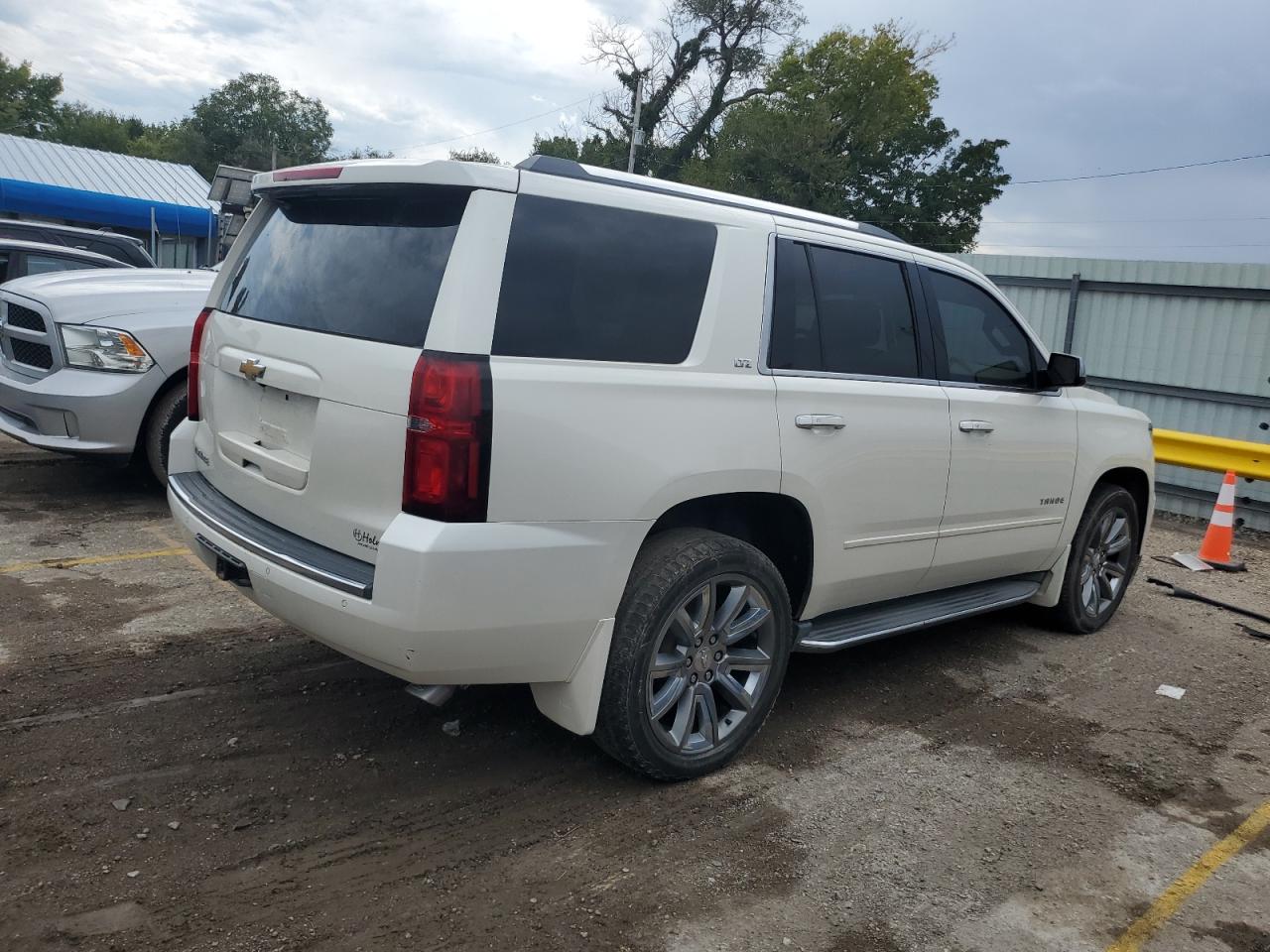 2015 Chevrolet Tahoe K1500 Ltz Beige vin: 1GNSKCKC2FR276316