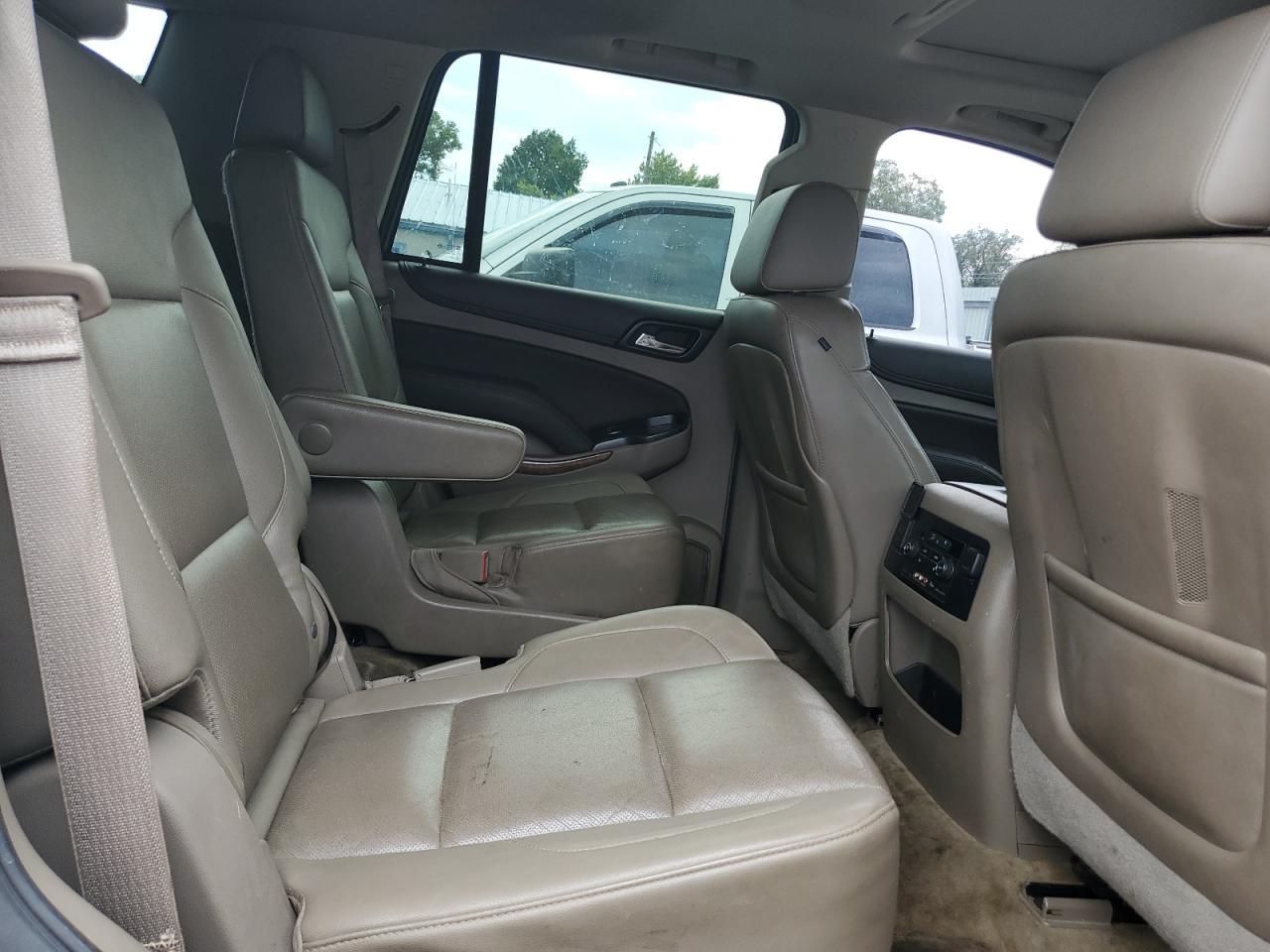 2015 Chevrolet Tahoe K1500 Ltz Beige vin: 1GNSKCKC2FR276316