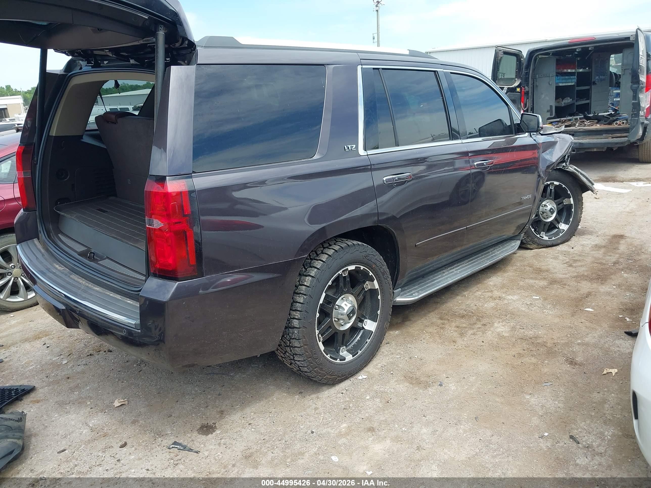 2015 Chevrolet Tahoe Ltz Коричневый vin: 1GNSKCKC2FR539596