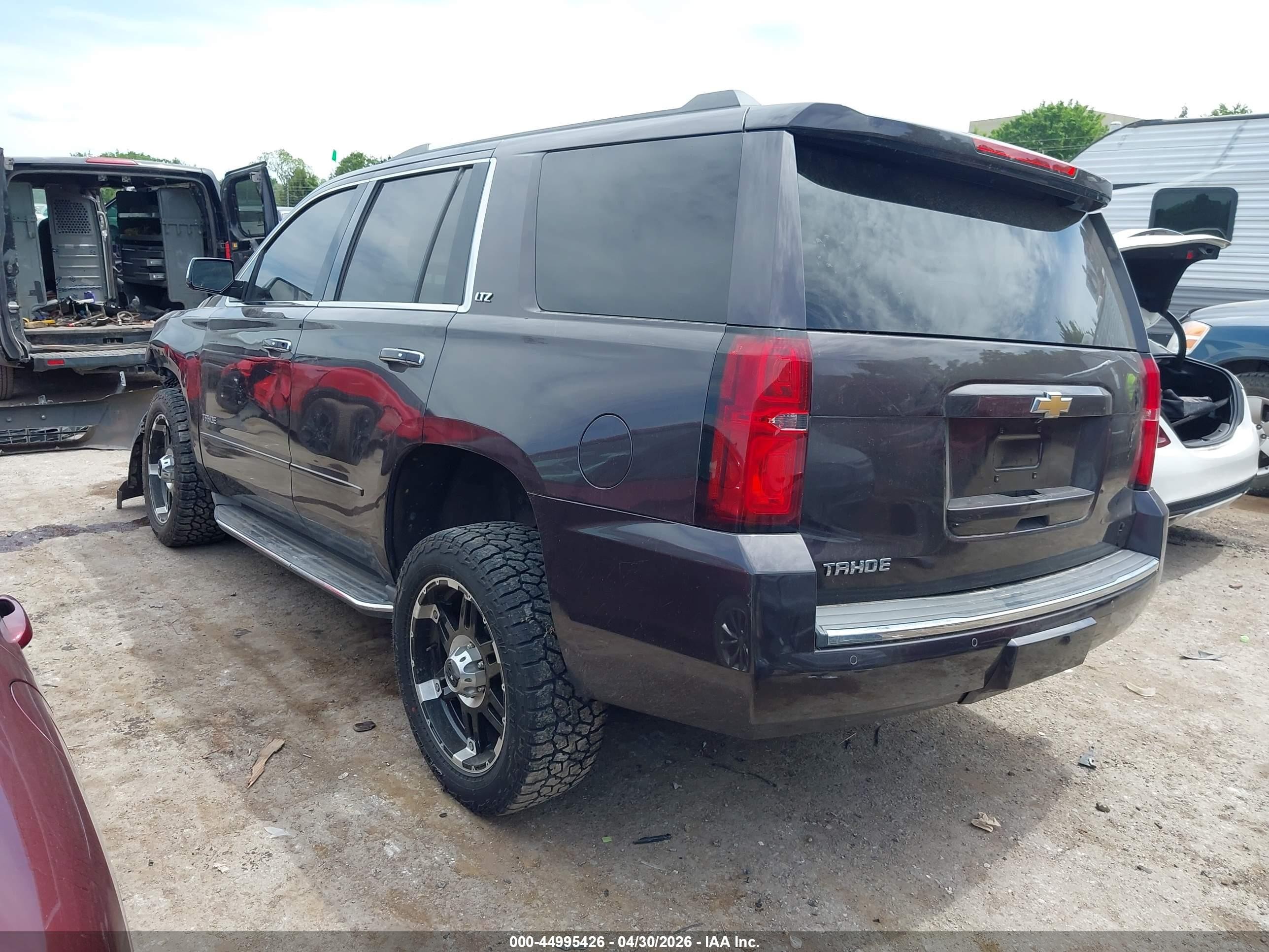 2015 Chevrolet Tahoe Ltz Коричневый vin: 1GNSKCKC2FR539596