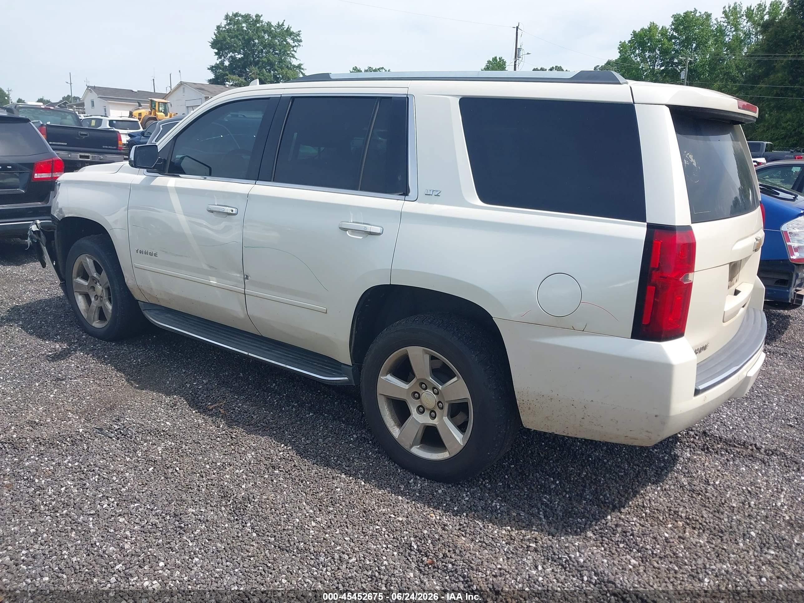 2015 Chevrolet Tahoe Ltz White vin: 1GNSKCKC3FR721906