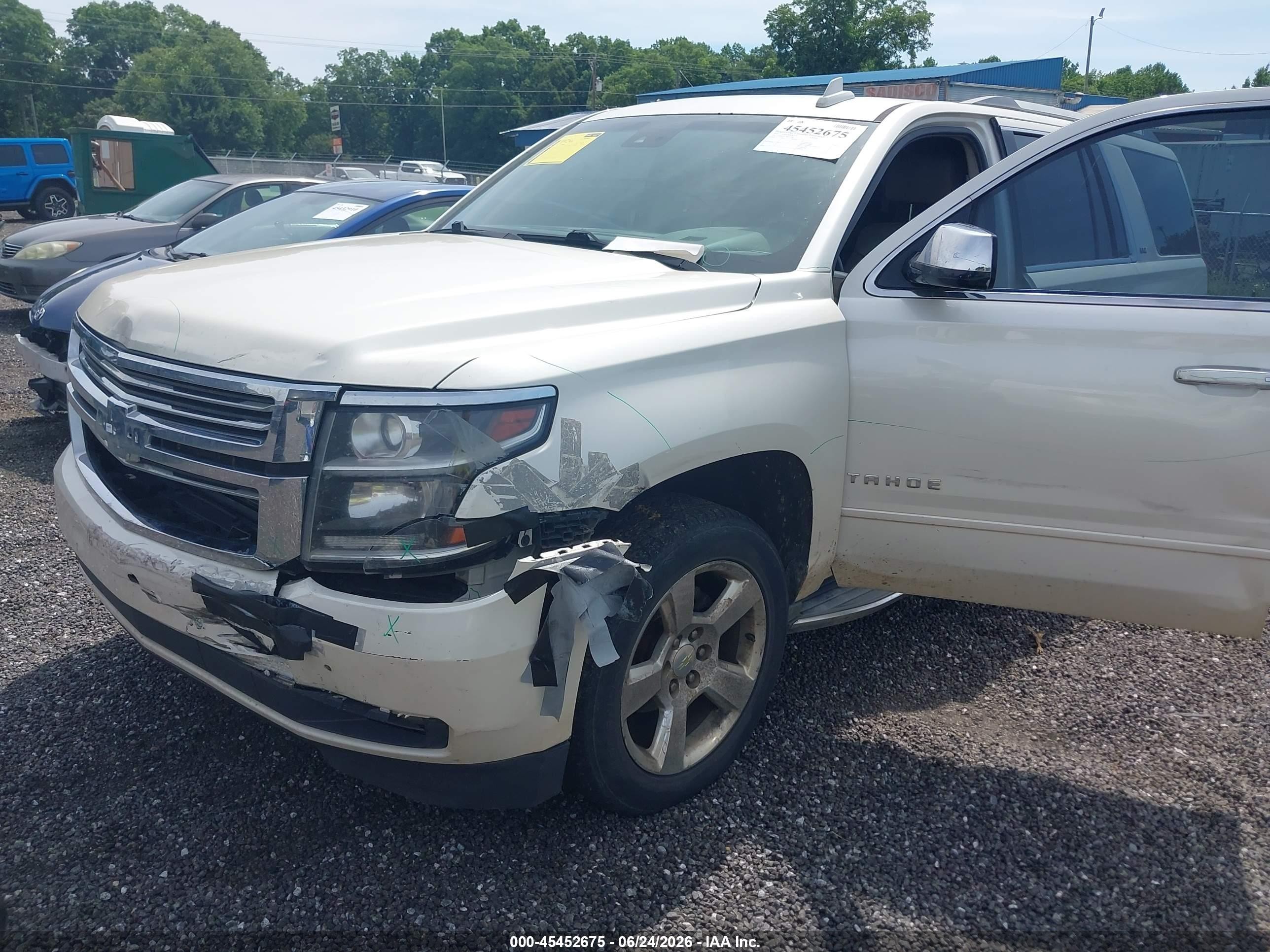 2015 Chevrolet Tahoe Ltz White vin: 1GNSKCKC3FR721906