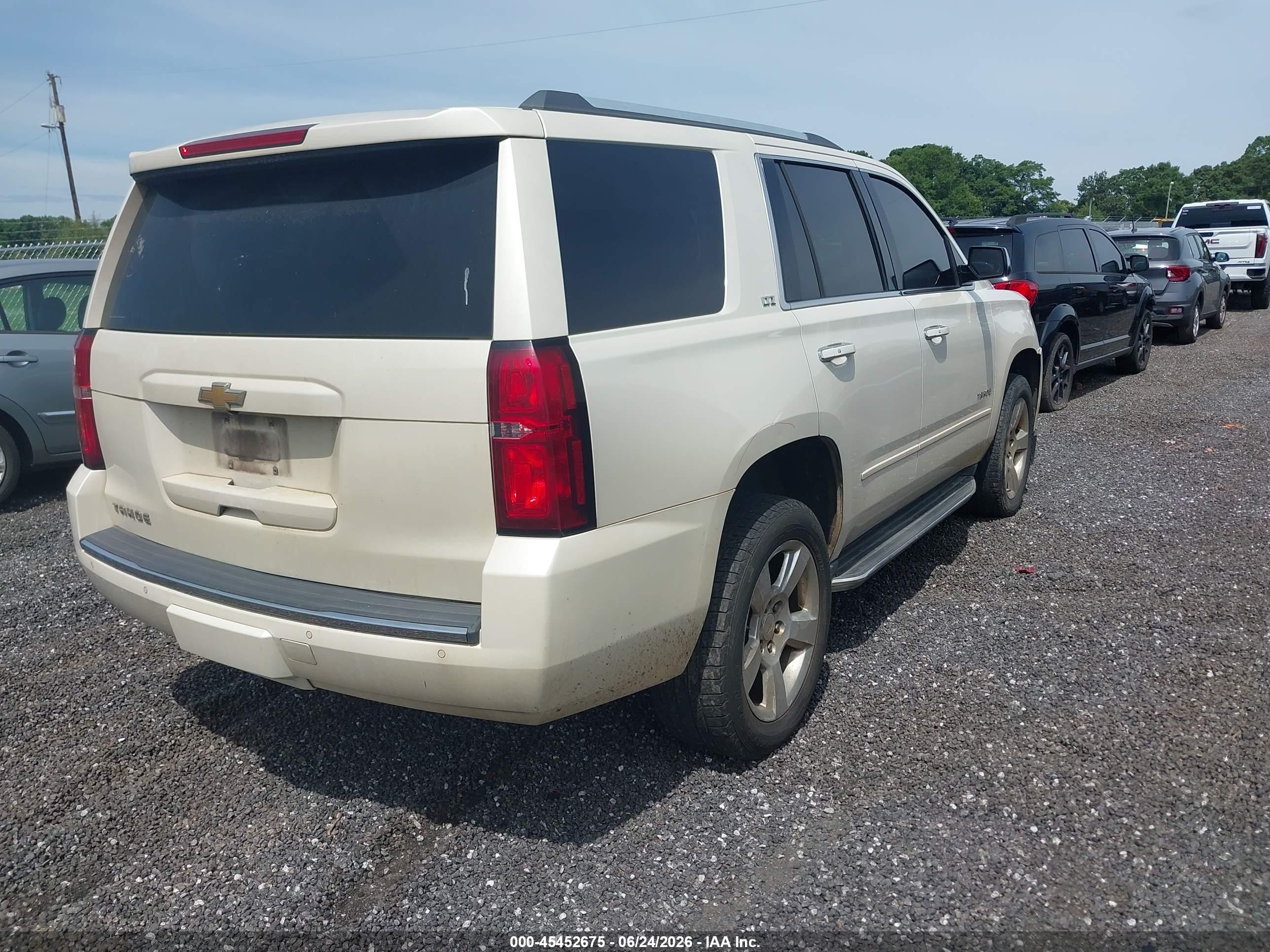 2015 Chevrolet Tahoe Ltz White vin: 1GNSKCKC3FR721906