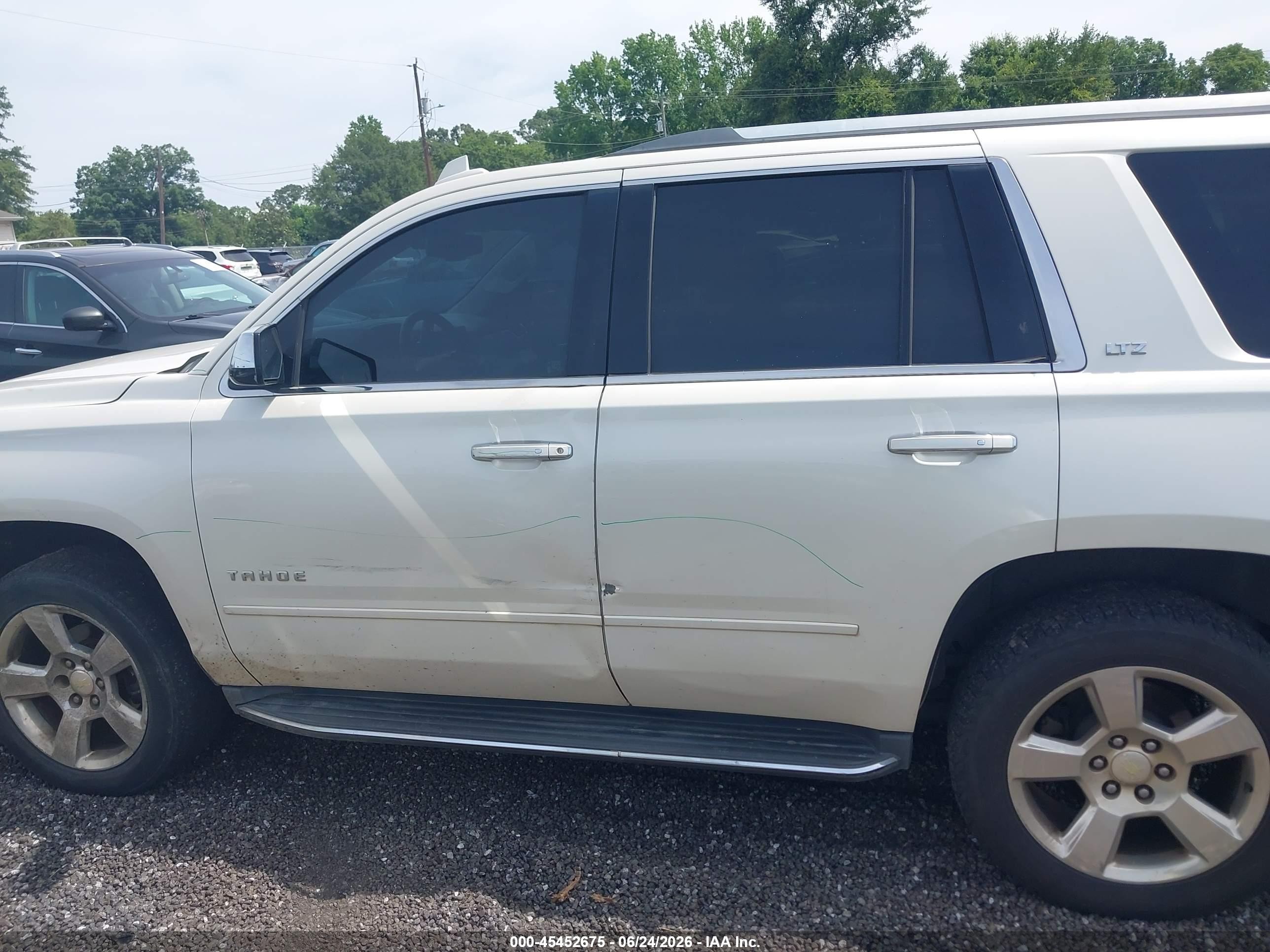 2015 Chevrolet Tahoe Ltz White vin: 1GNSKCKC3FR721906