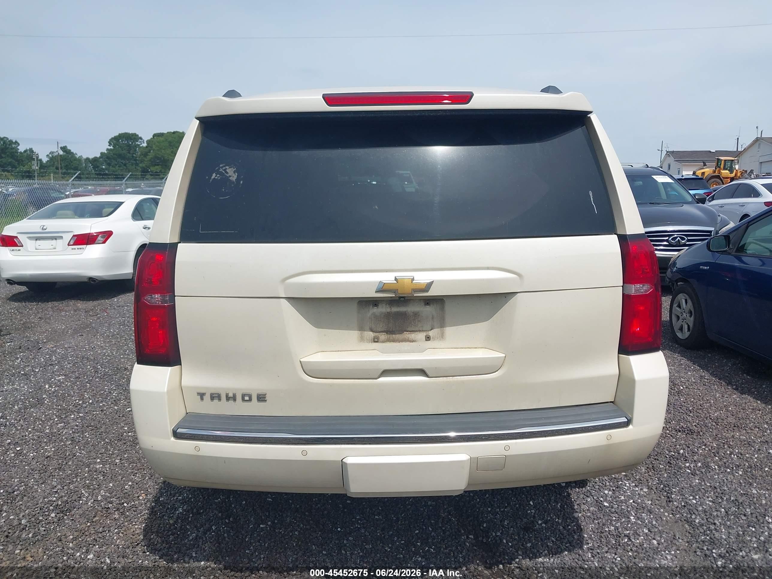 2015 Chevrolet Tahoe Ltz White vin: 1GNSKCKC3FR721906