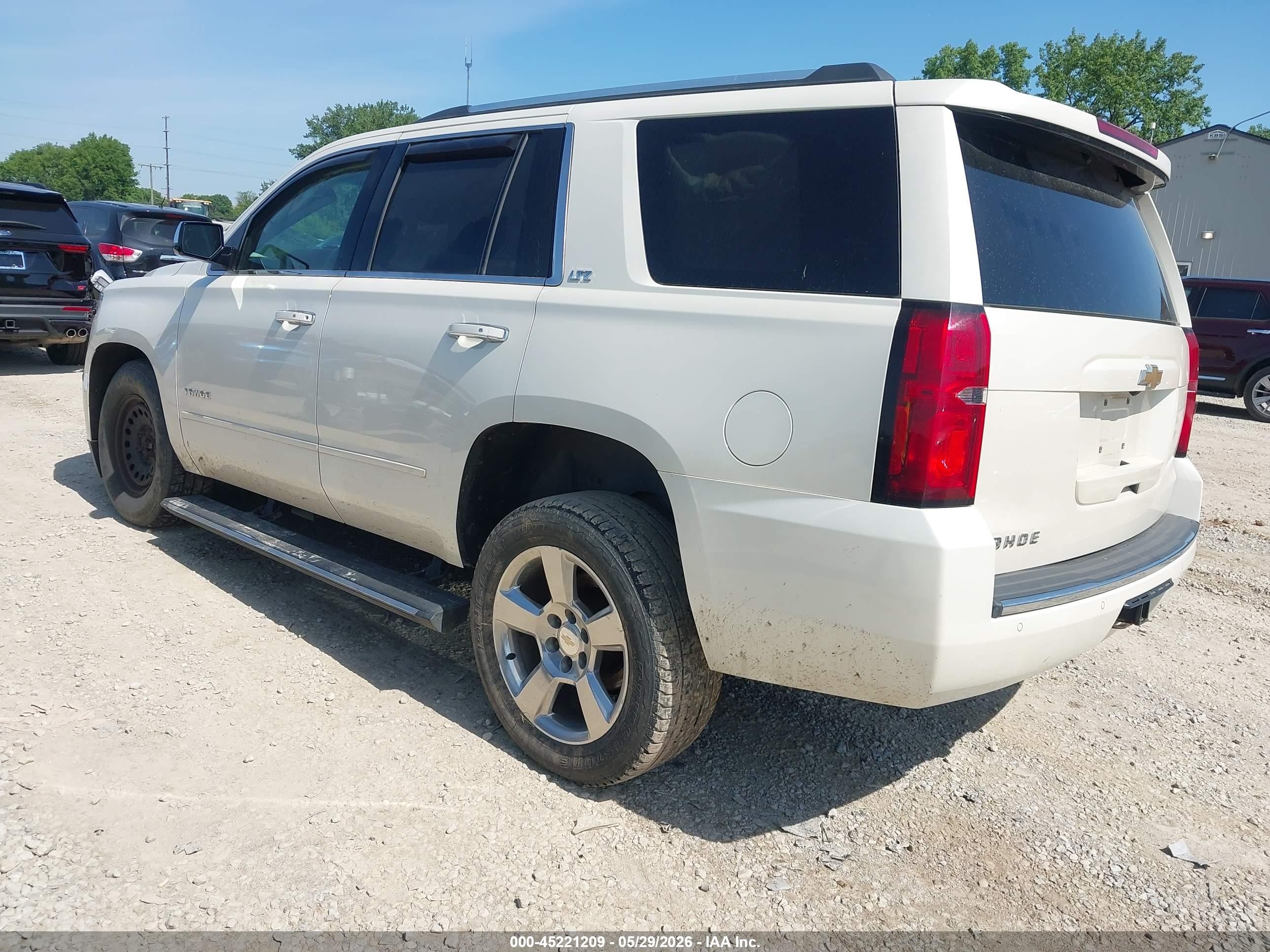 2015 Chevrolet Tahoe Ltz White vin: 1GNSKCKC4FR682839