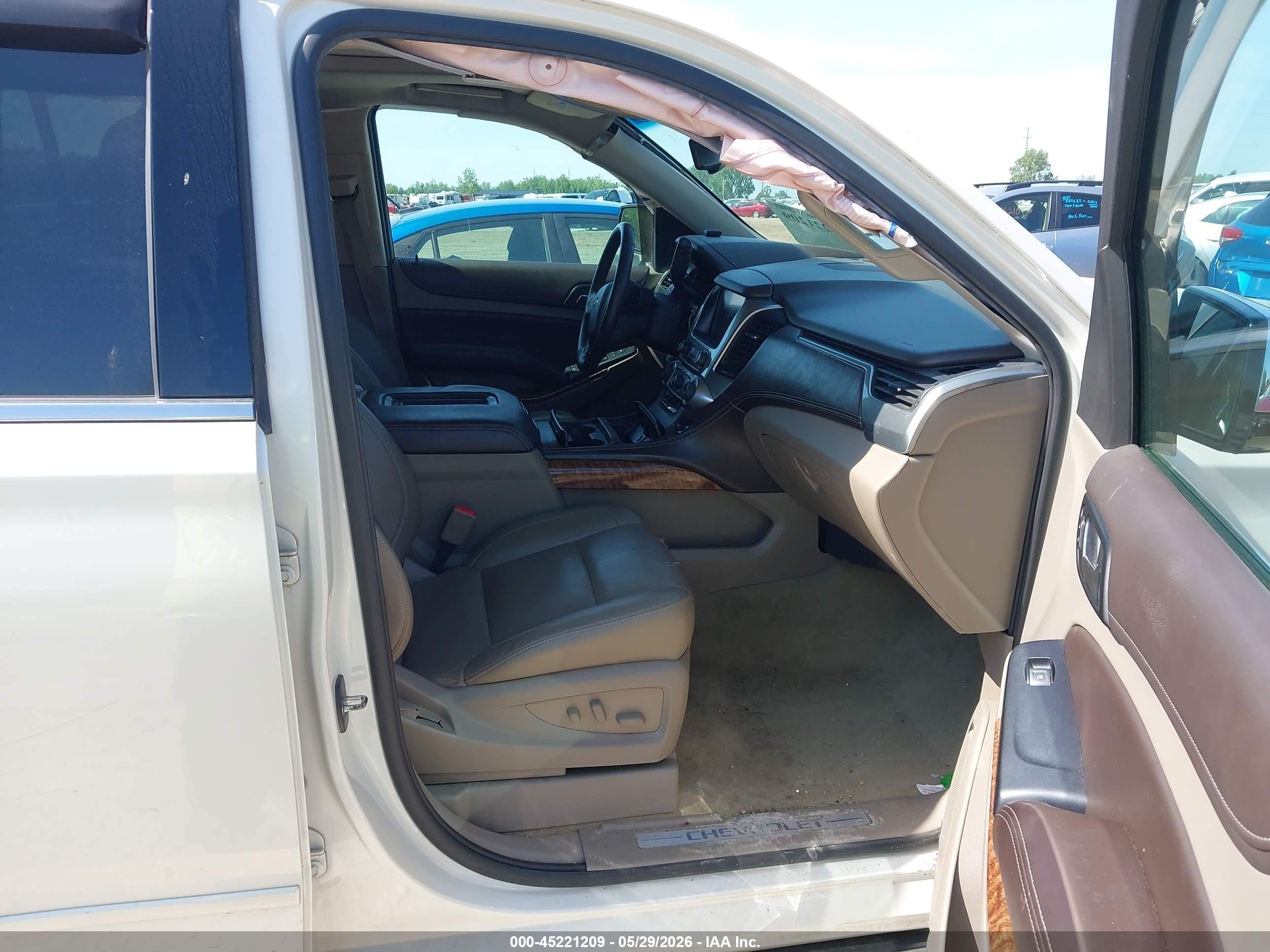 2015 Chevrolet Tahoe Ltz White vin: 1GNSKCKC4FR682839