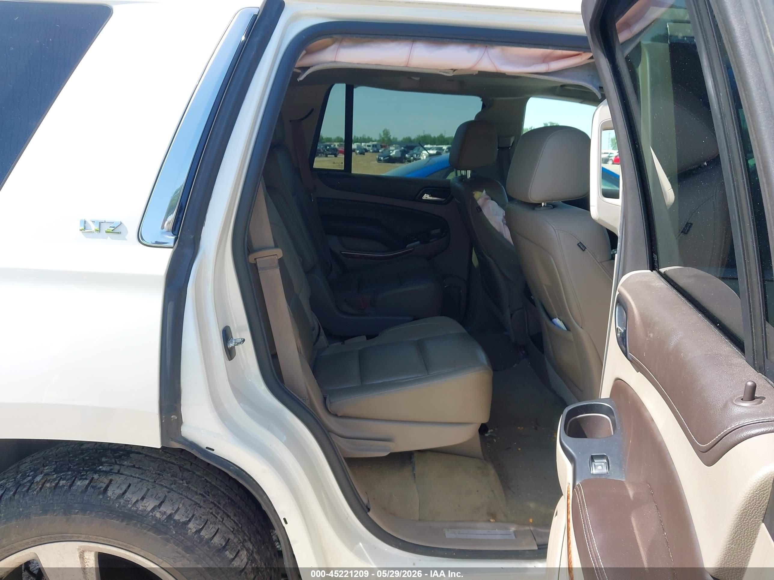 2015 Chevrolet Tahoe Ltz White vin: 1GNSKCKC4FR682839