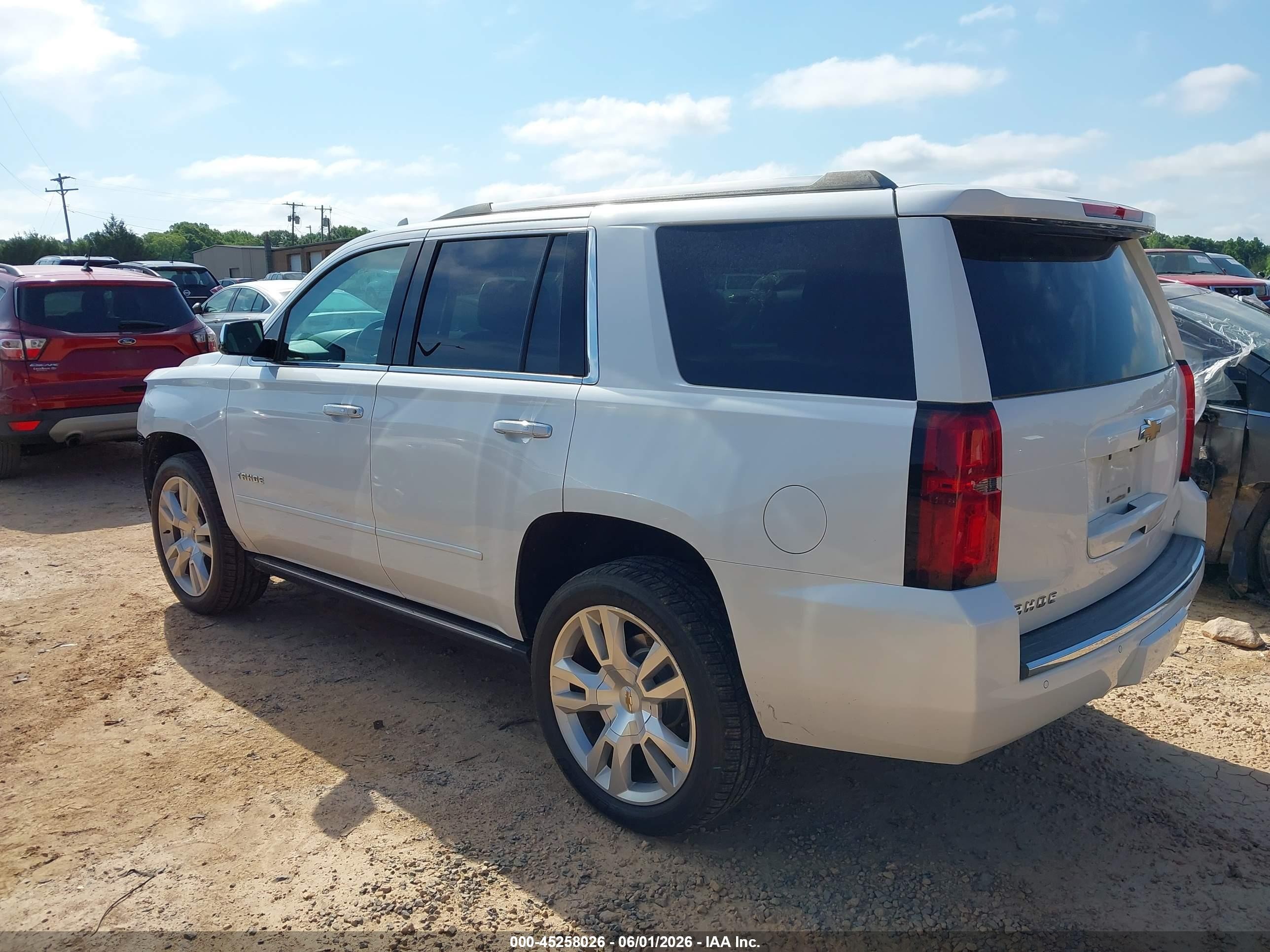 2017 Chevrolet Tahoe Premier Белый vin: 1GNSKCKC4HR128770