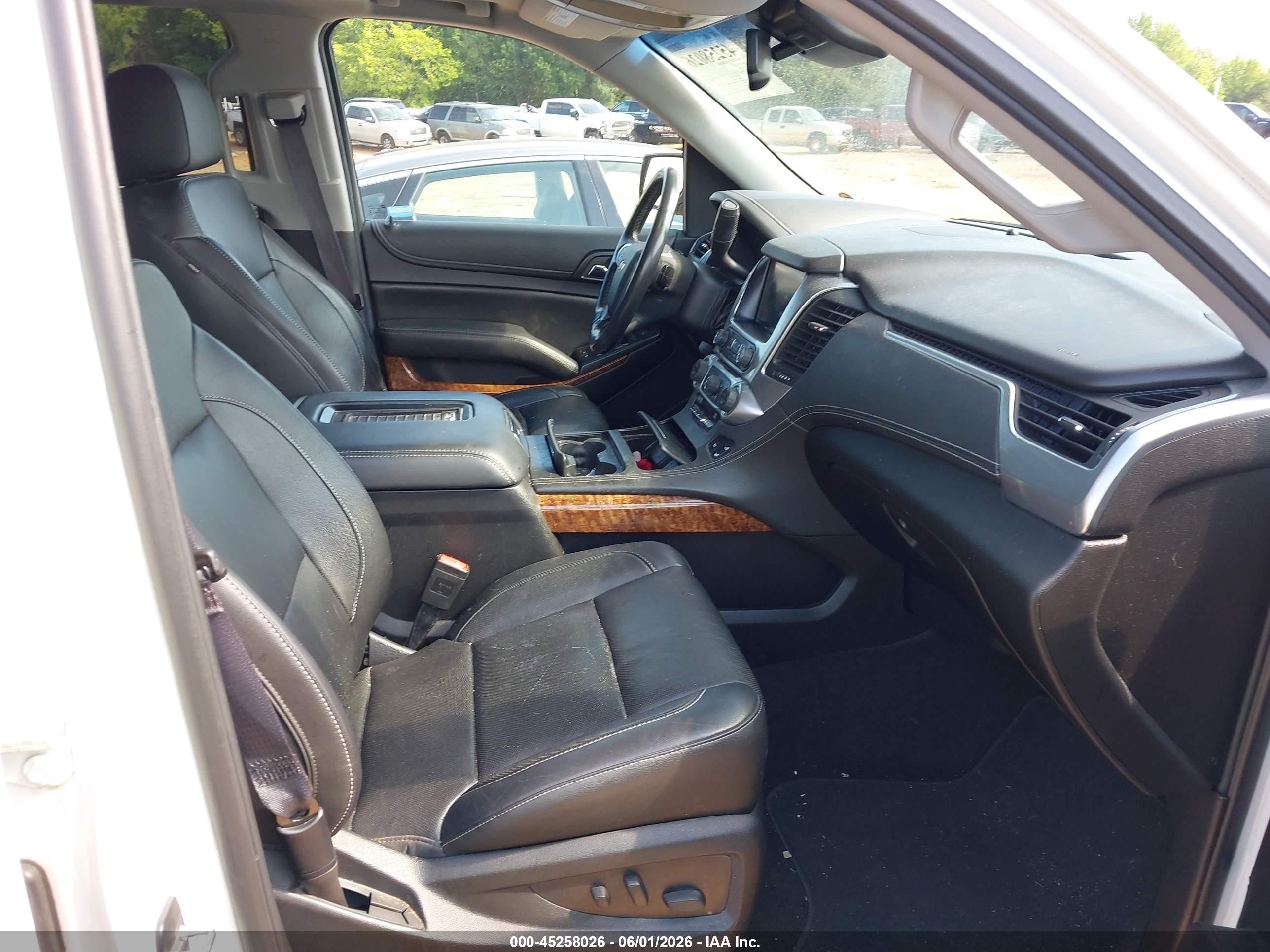 2017 Chevrolet Tahoe Premier Белый vin: 1GNSKCKC4HR128770
