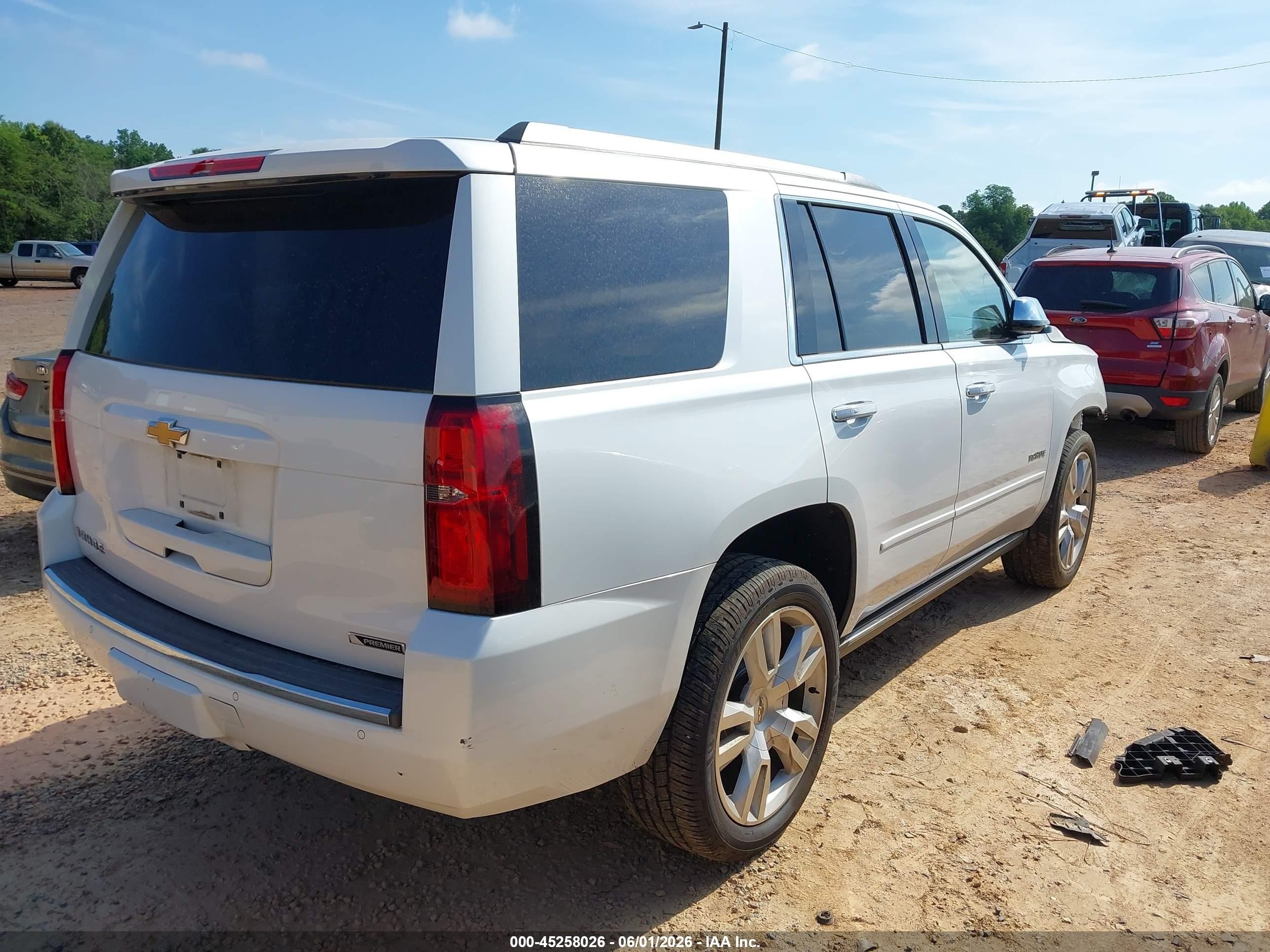 2017 Chevrolet Tahoe Premier Белый vin: 1GNSKCKC4HR128770