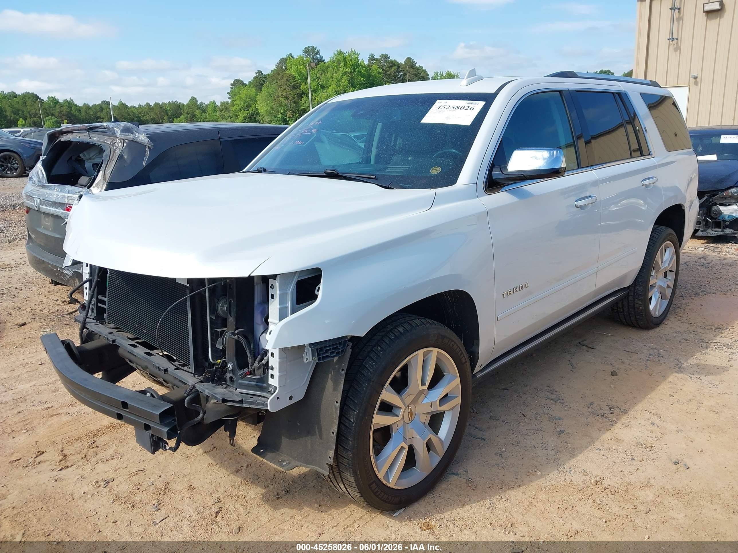 2017 Chevrolet Tahoe Premier Белый vin: 1GNSKCKC4HR128770