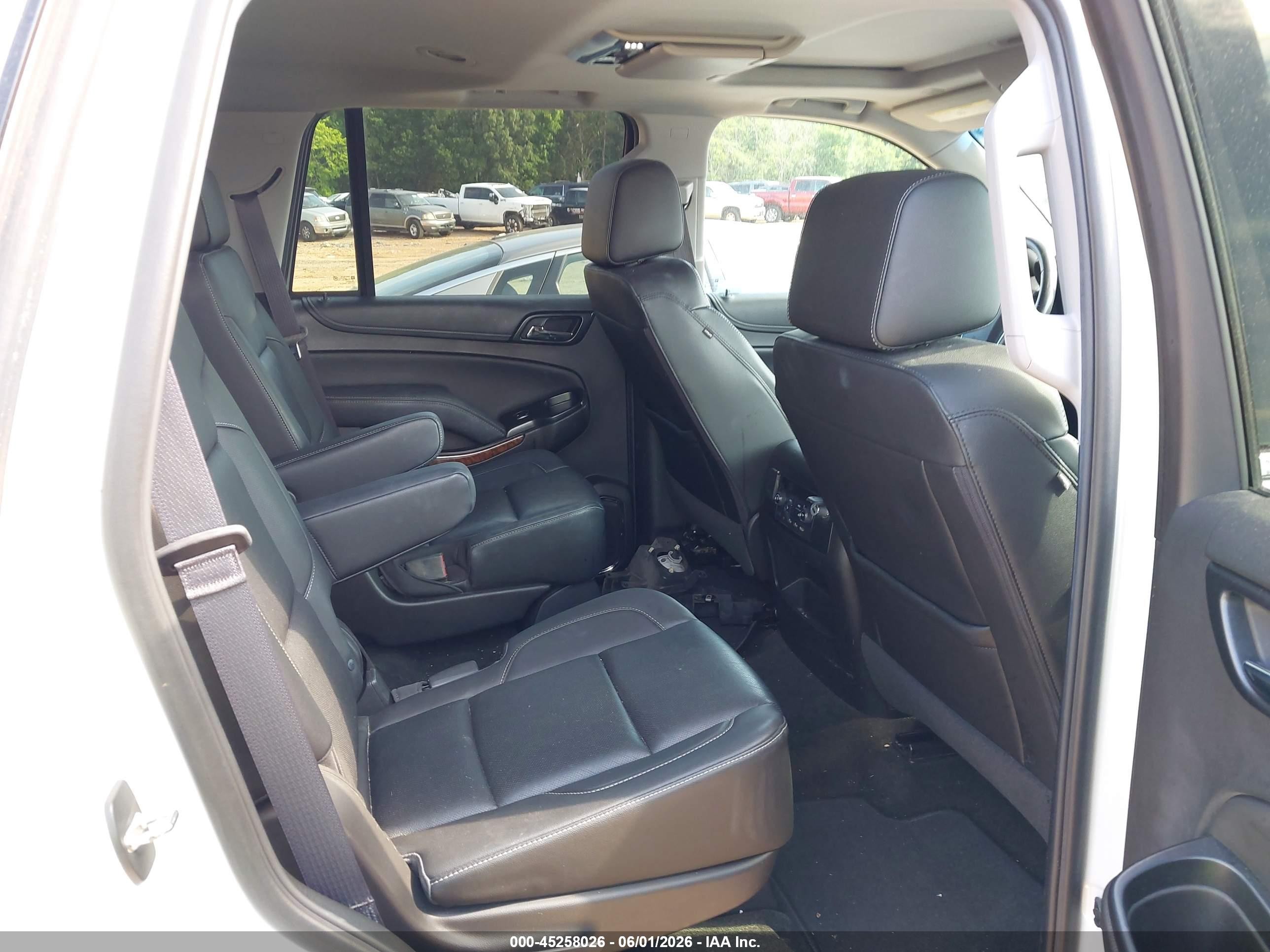 2017 Chevrolet Tahoe Premier Белый vin: 1GNSKCKC4HR128770