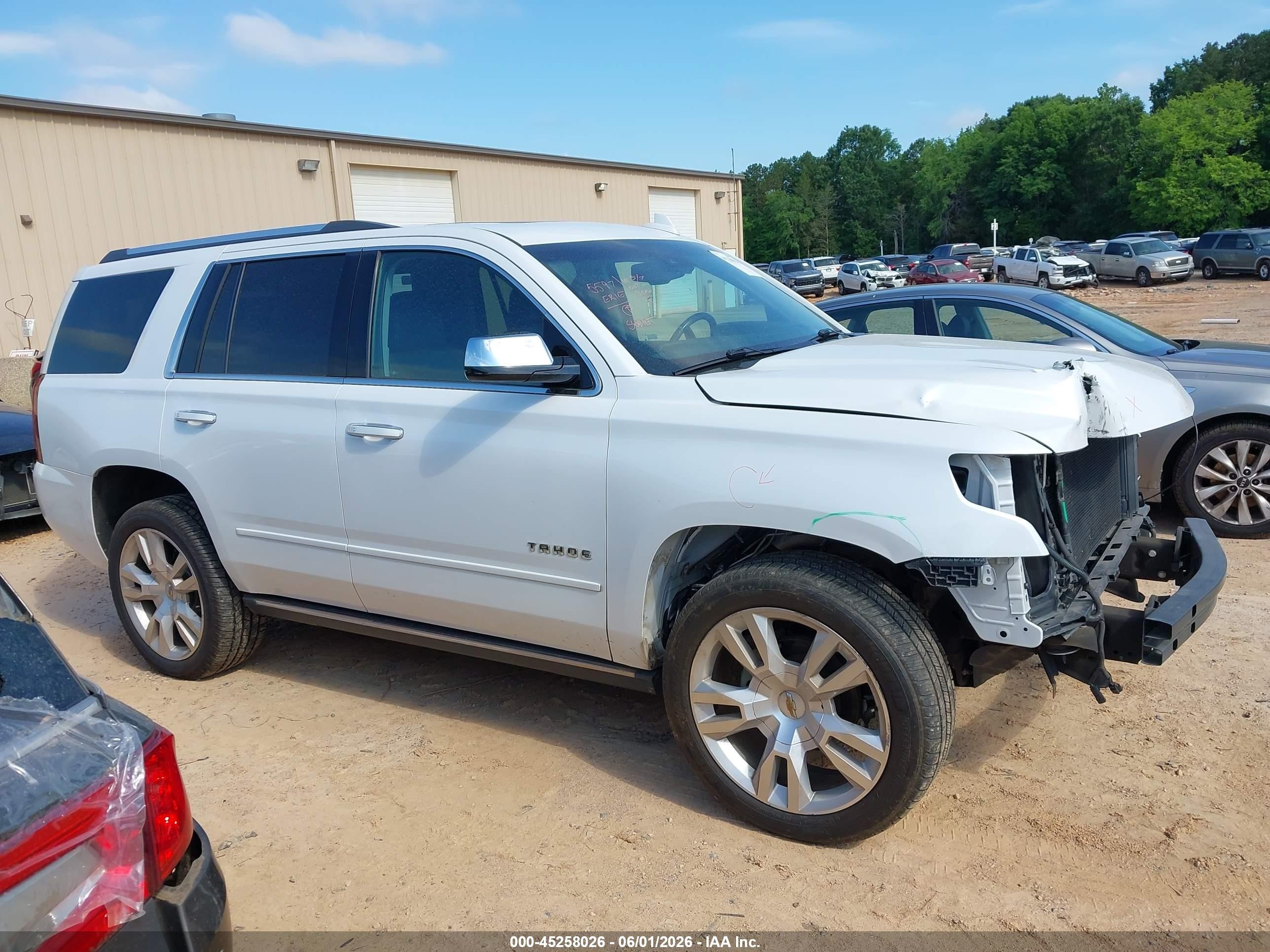 2017 Chevrolet Tahoe Premier Белый vin: 1GNSKCKC4HR128770