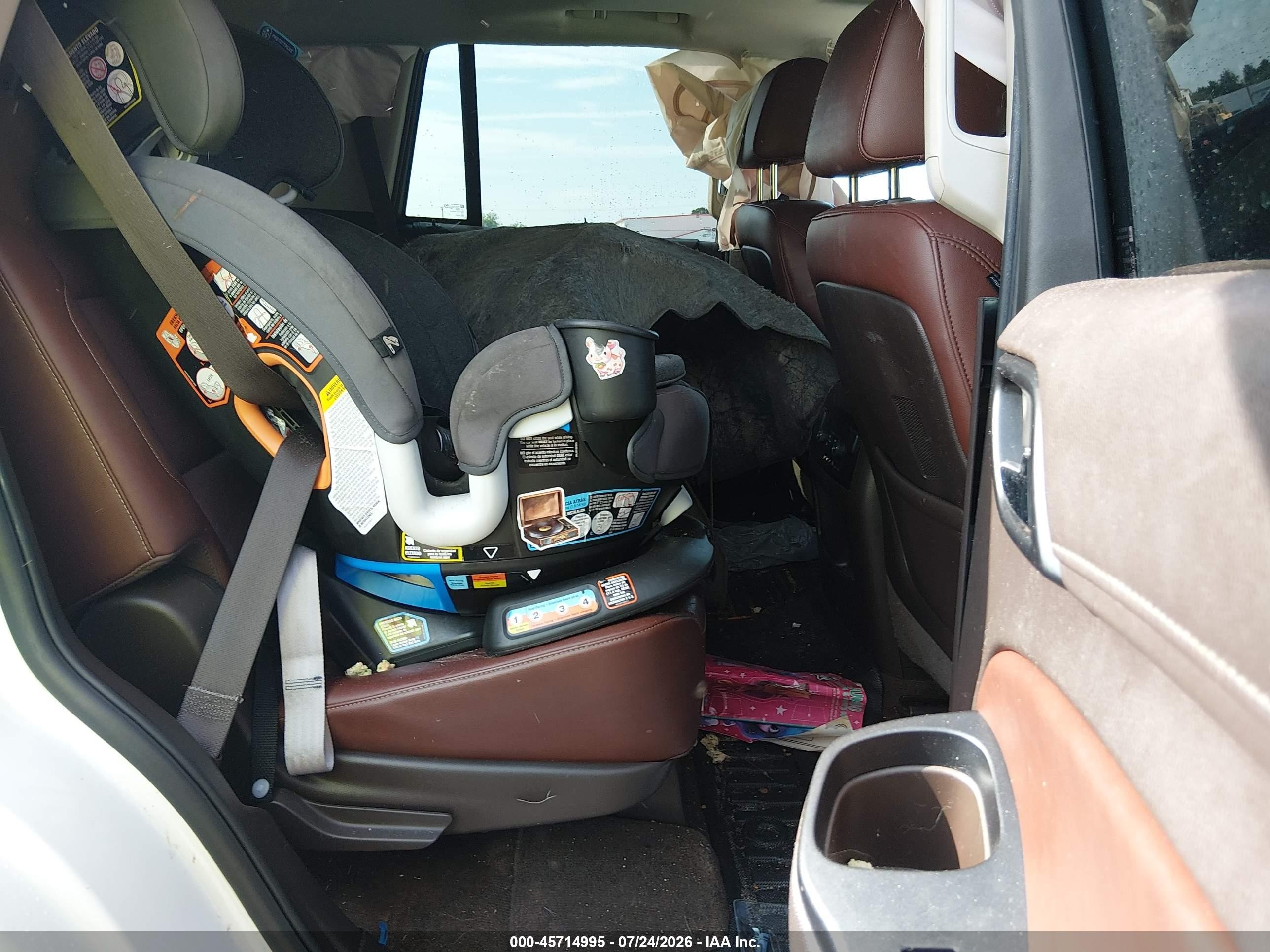 2015 Chevrolet Tahoe Ltz White vin: 1GNSKCKC5FR105012