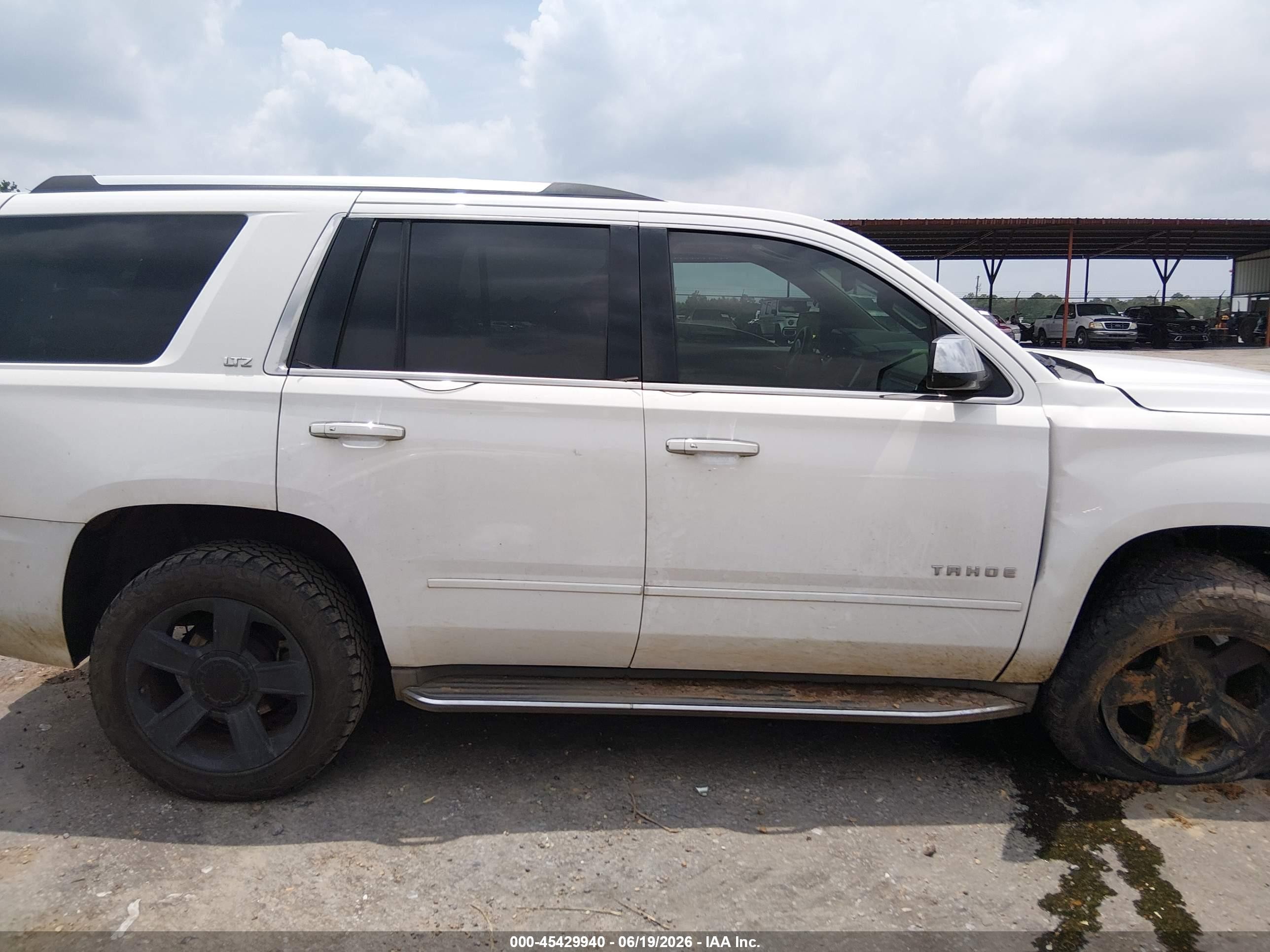 2015 Chevrolet Tahoe Ltz Белый vin: 1GNSKCKC5FR133974