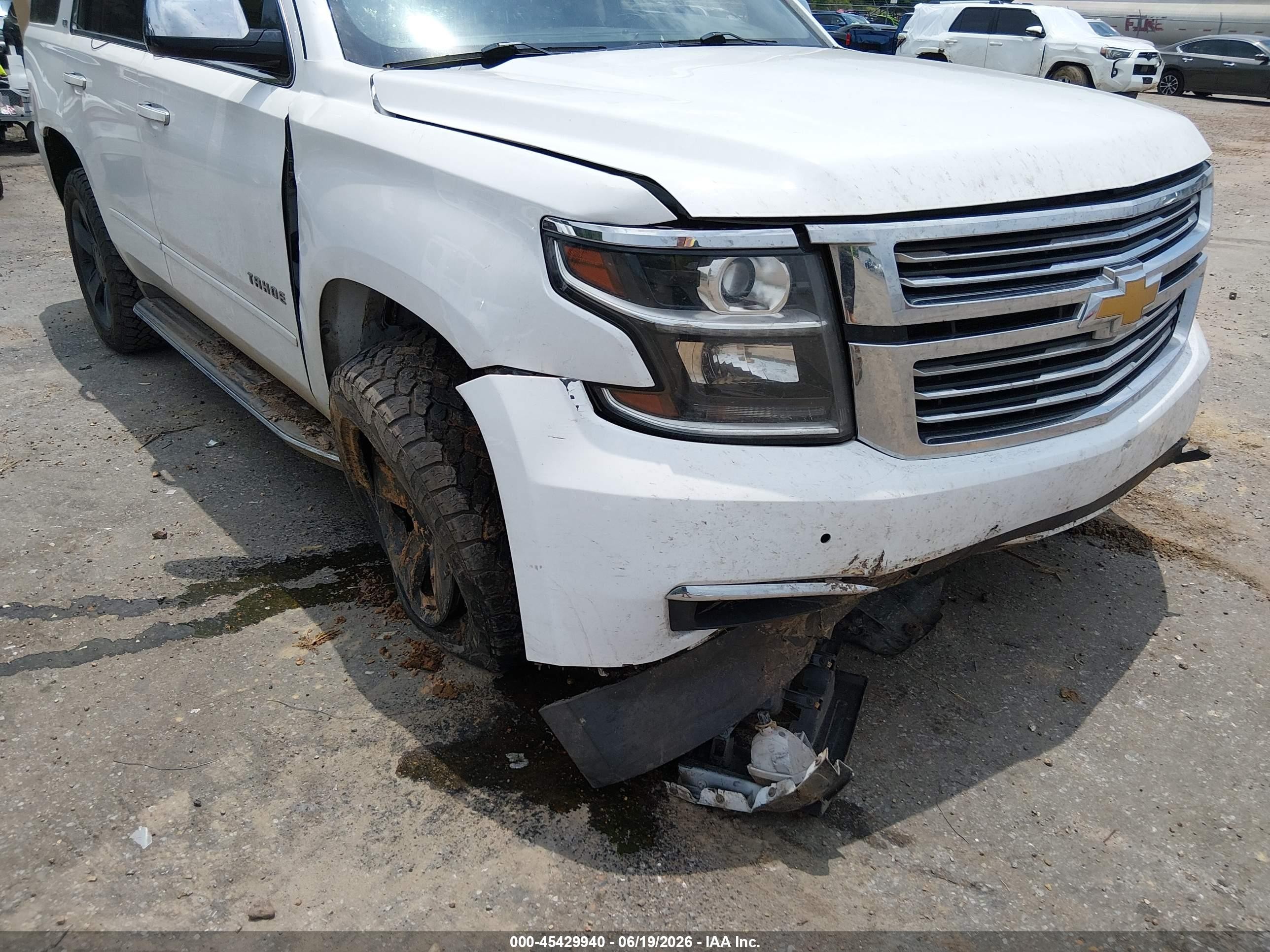 2015 Chevrolet Tahoe Ltz Белый vin: 1GNSKCKC5FR133974