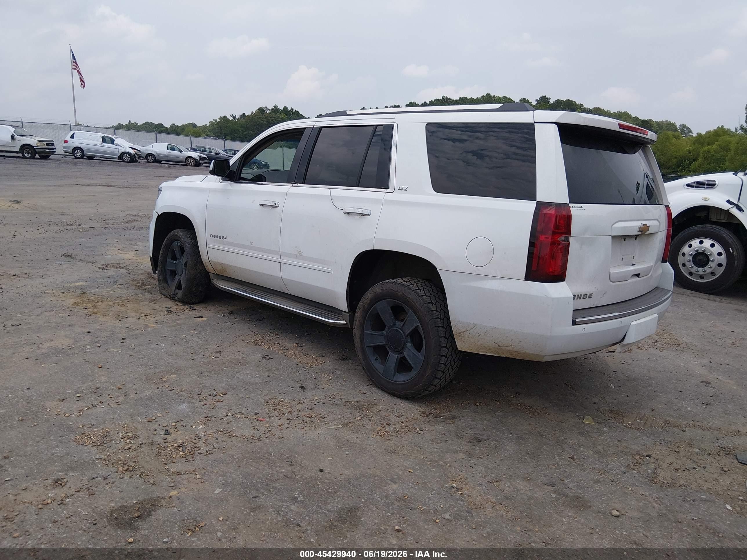 2015 Chevrolet Tahoe Ltz Белый vin: 1GNSKCKC5FR133974