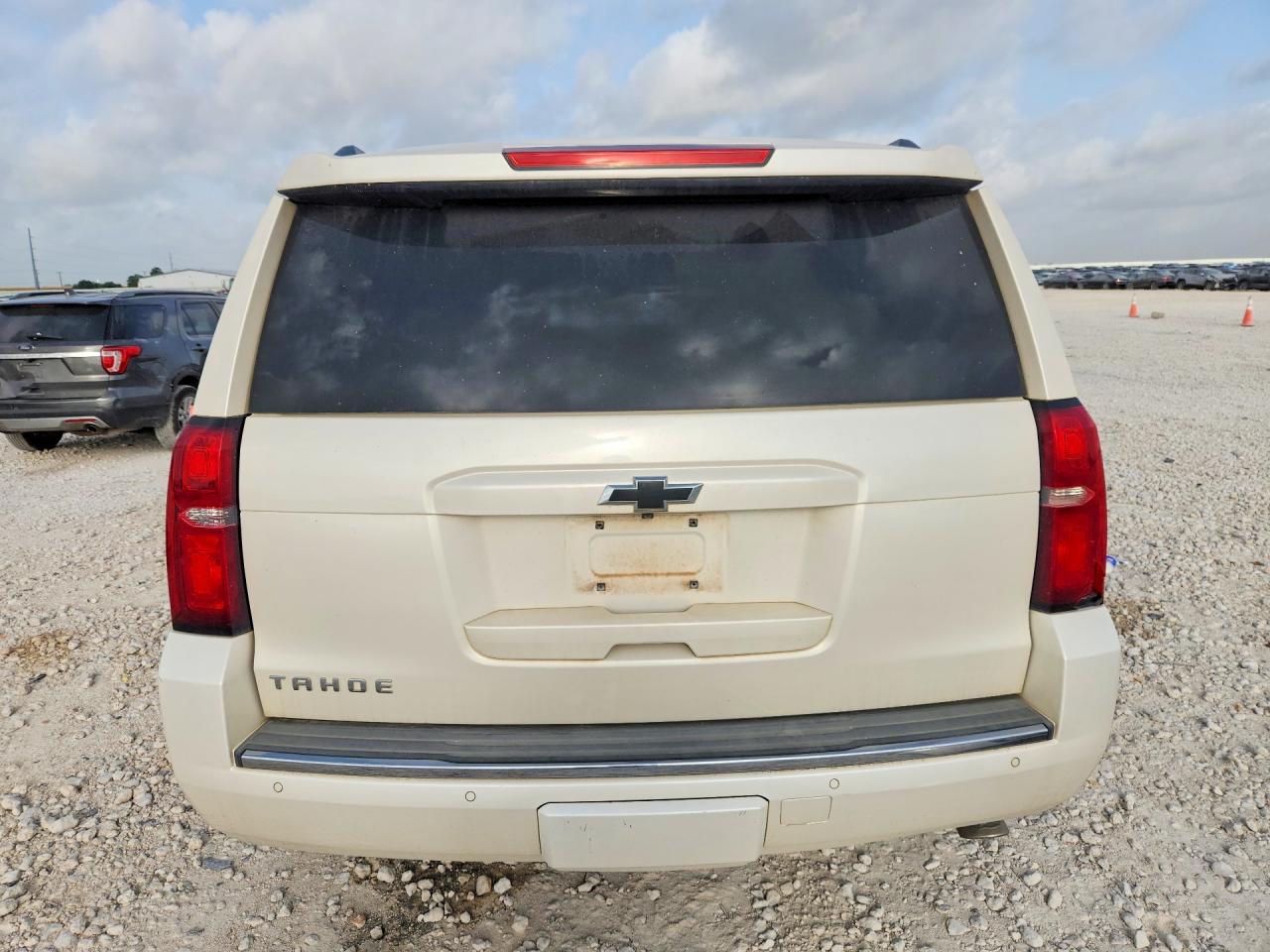 2015 Chevrolet Tahoe K1500 Ltz White vin: 1GNSKCKC5FR679139
