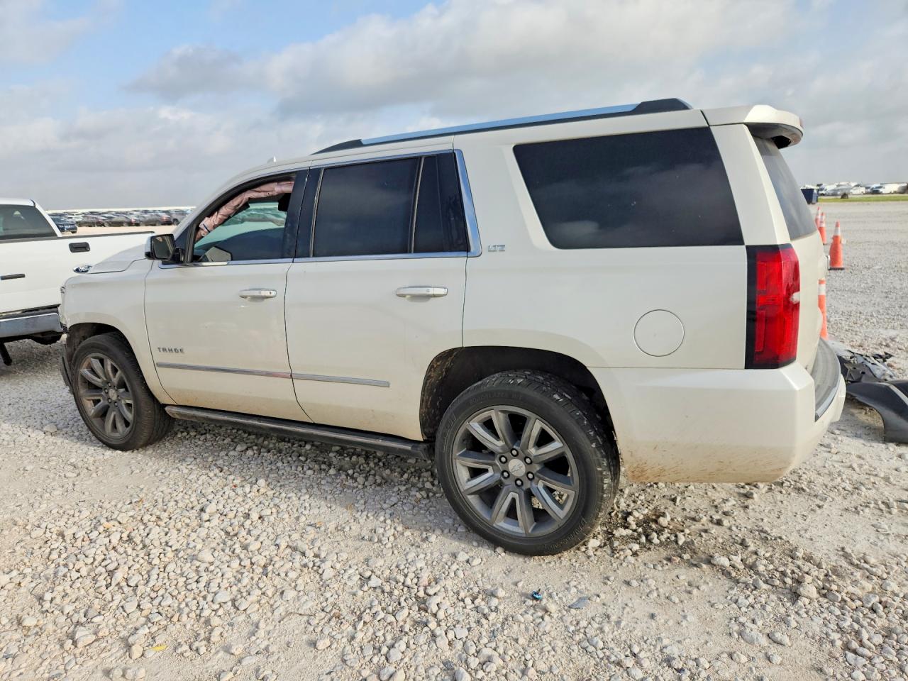 2015 Chevrolet Tahoe K1500 Ltz White vin: 1GNSKCKC5FR679139