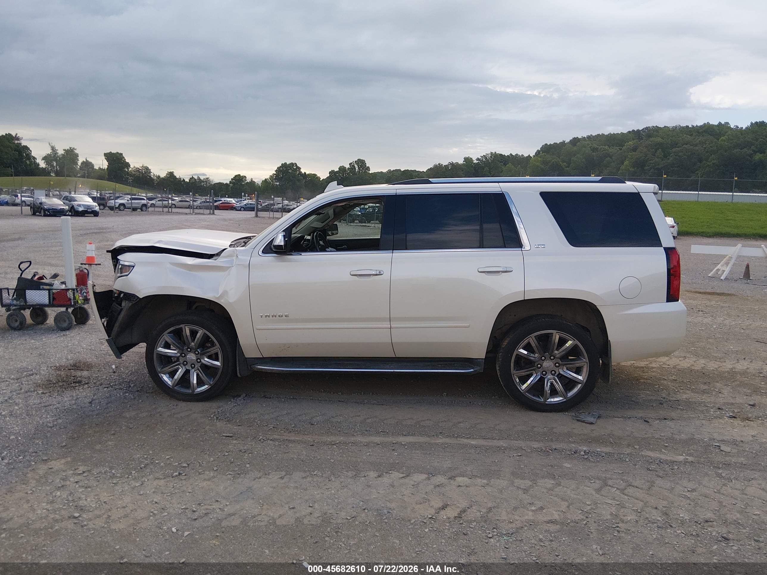 2015 Chevrolet Tahoe Ltz Белый vin: 1GNSKCKC5FR711569
