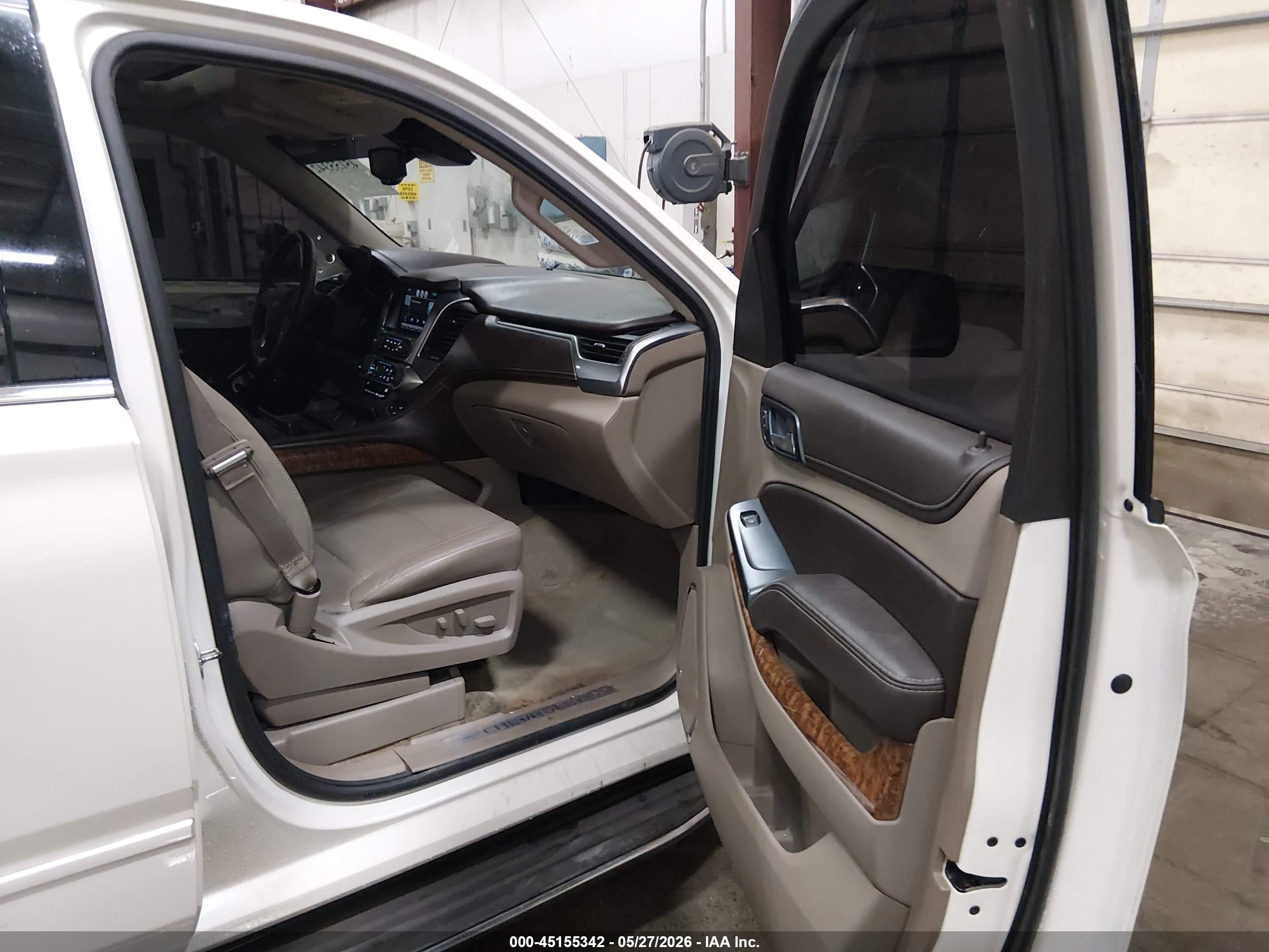 2015 Chevrolet Tahoe Ltz White vin: 1GNSKCKC6FR180981