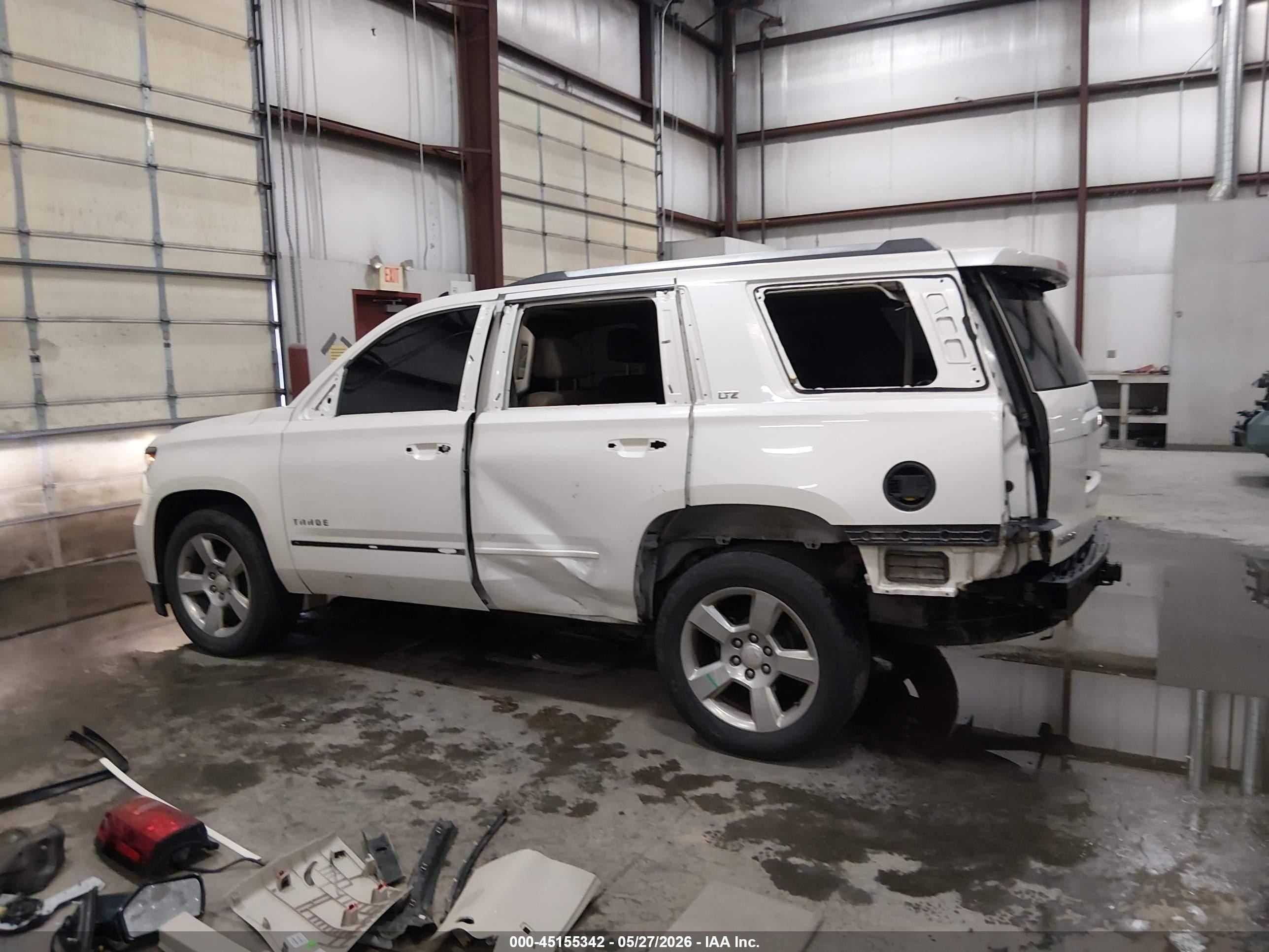 2015 Chevrolet Tahoe Ltz White vin: 1GNSKCKC6FR180981