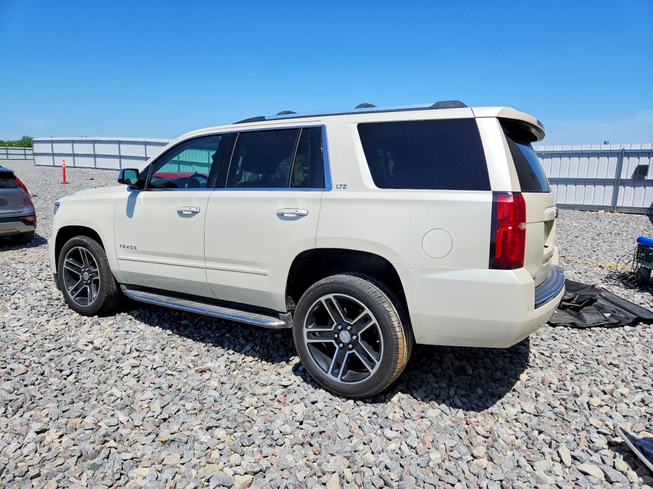 2015 Chevrolet Tahoe K1500 Ltz White vin: 1GNSKCKC7FR157130