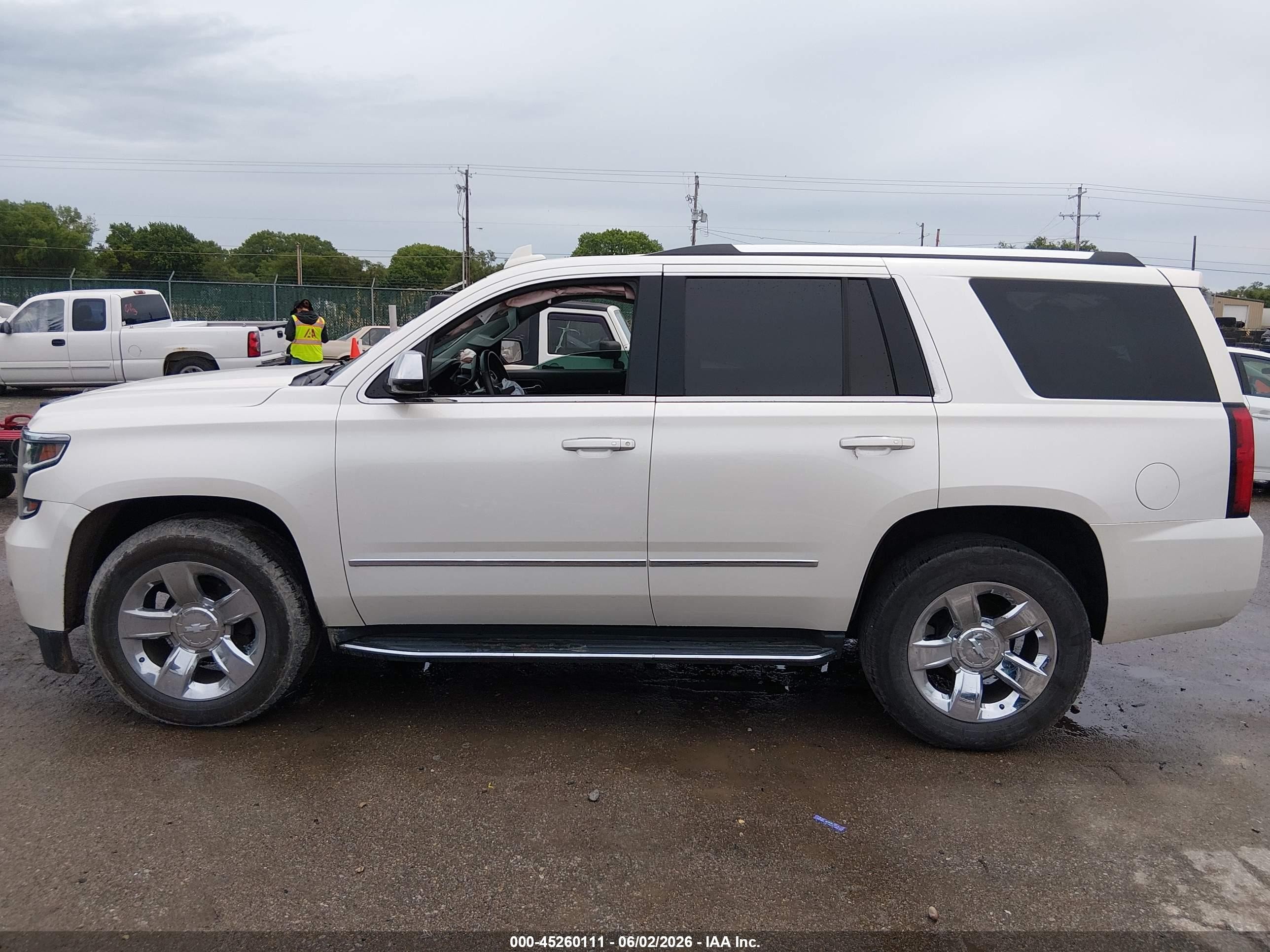 2015 Chevrolet Tahoe Ltz White vin: 1GNSKCKC7FR541702